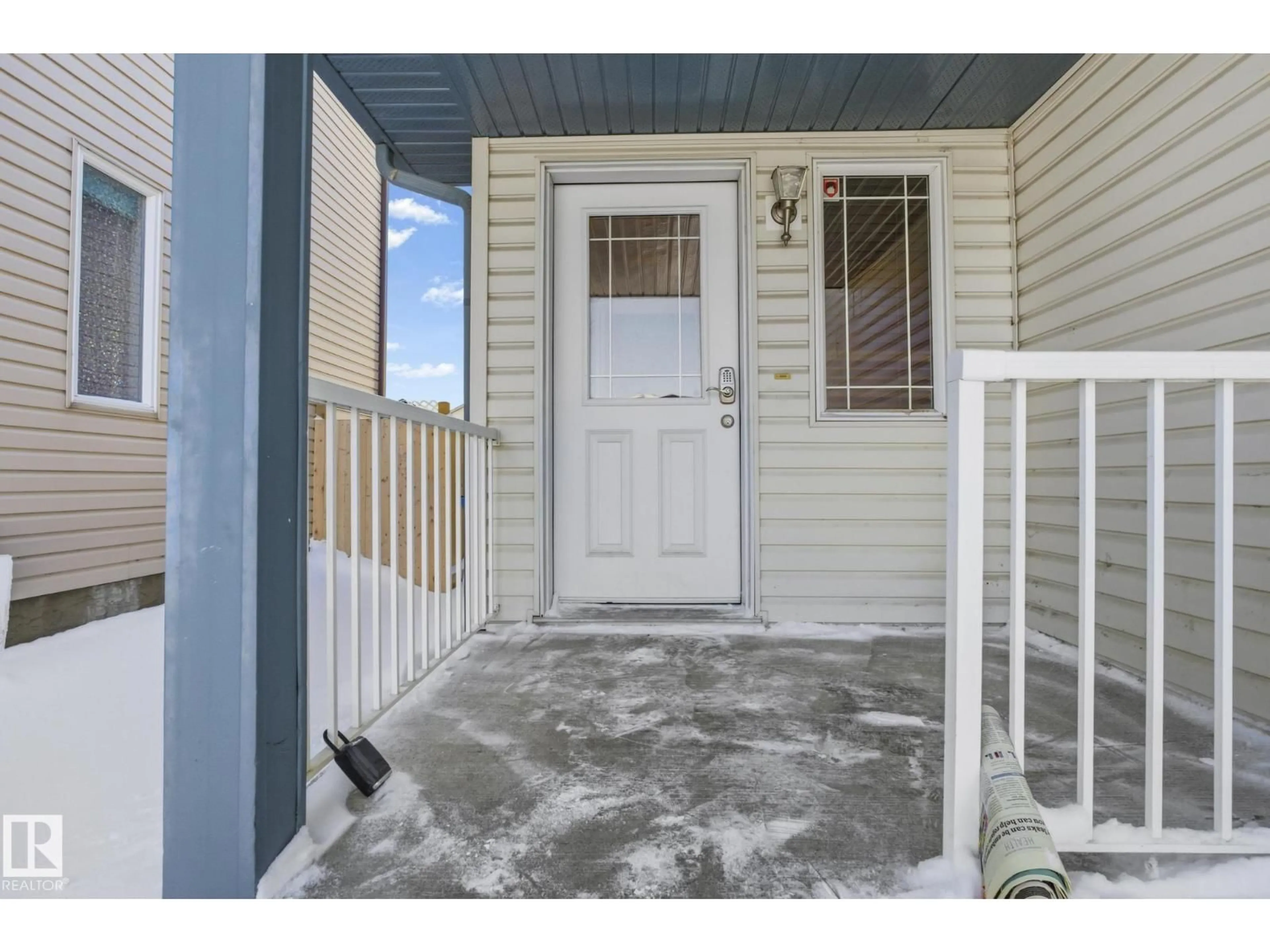 Indoor entryway for 225 BROOKVIEW WY, Stony Plain Alberta T7Z2X7