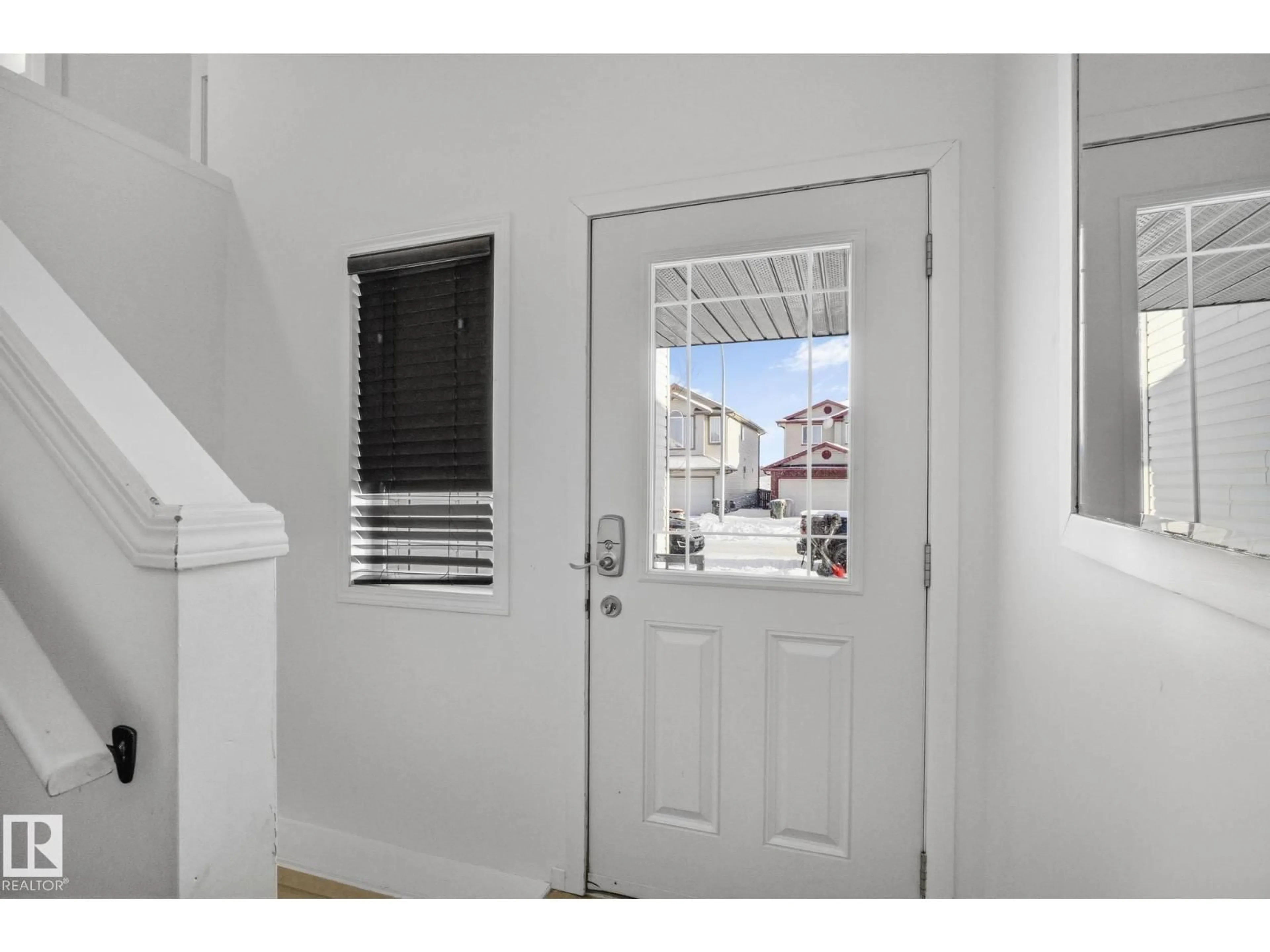 Indoor entryway for 225 BROOKVIEW WY, Stony Plain Alberta T7Z2X7