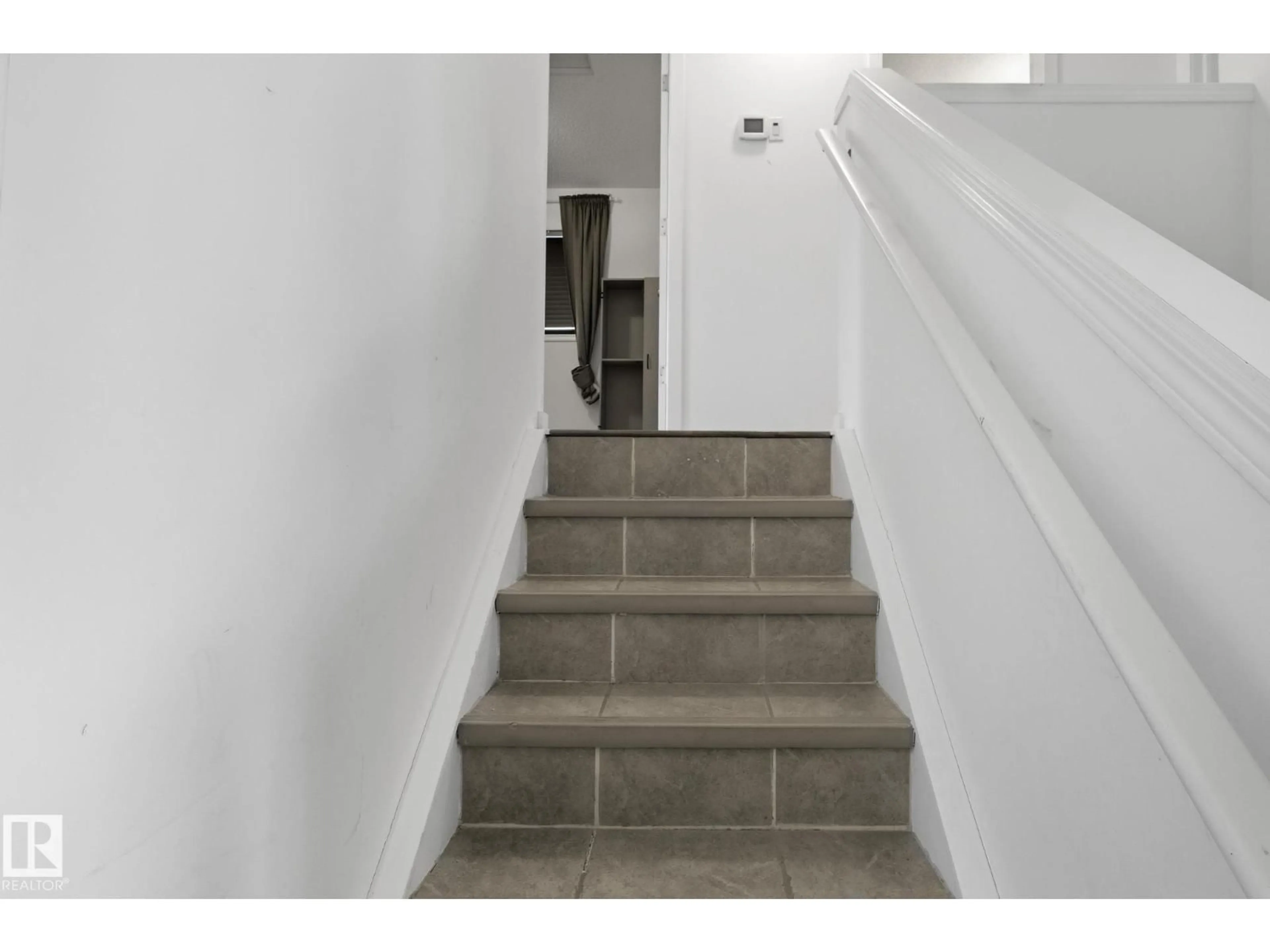 Stairs for 225 BROOKVIEW WY, Stony Plain Alberta T7Z2X7