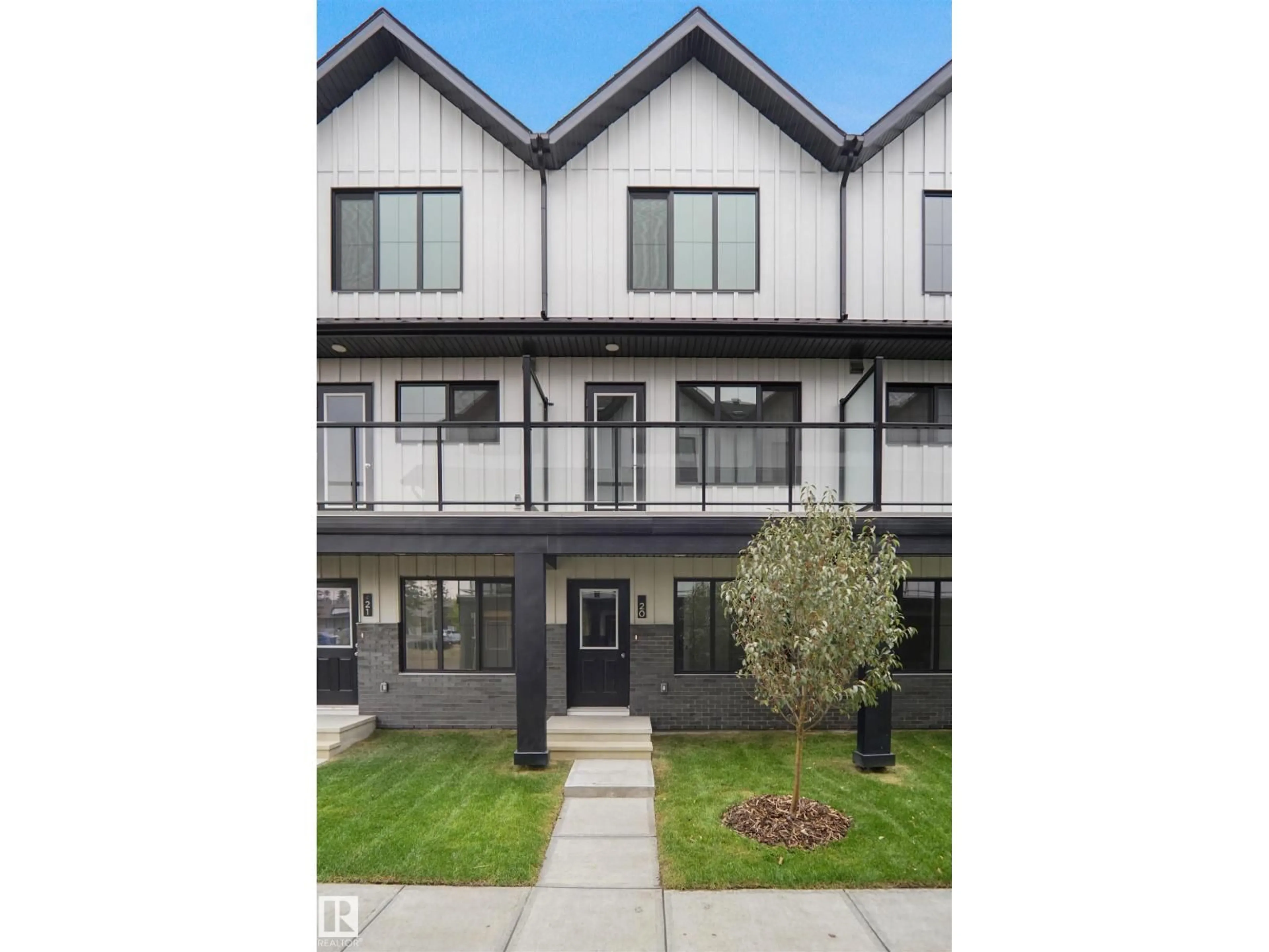 Home with vinyl exterior material, street for #11 - 29 AIRPORT RD, Edmonton Alberta T5G2P9