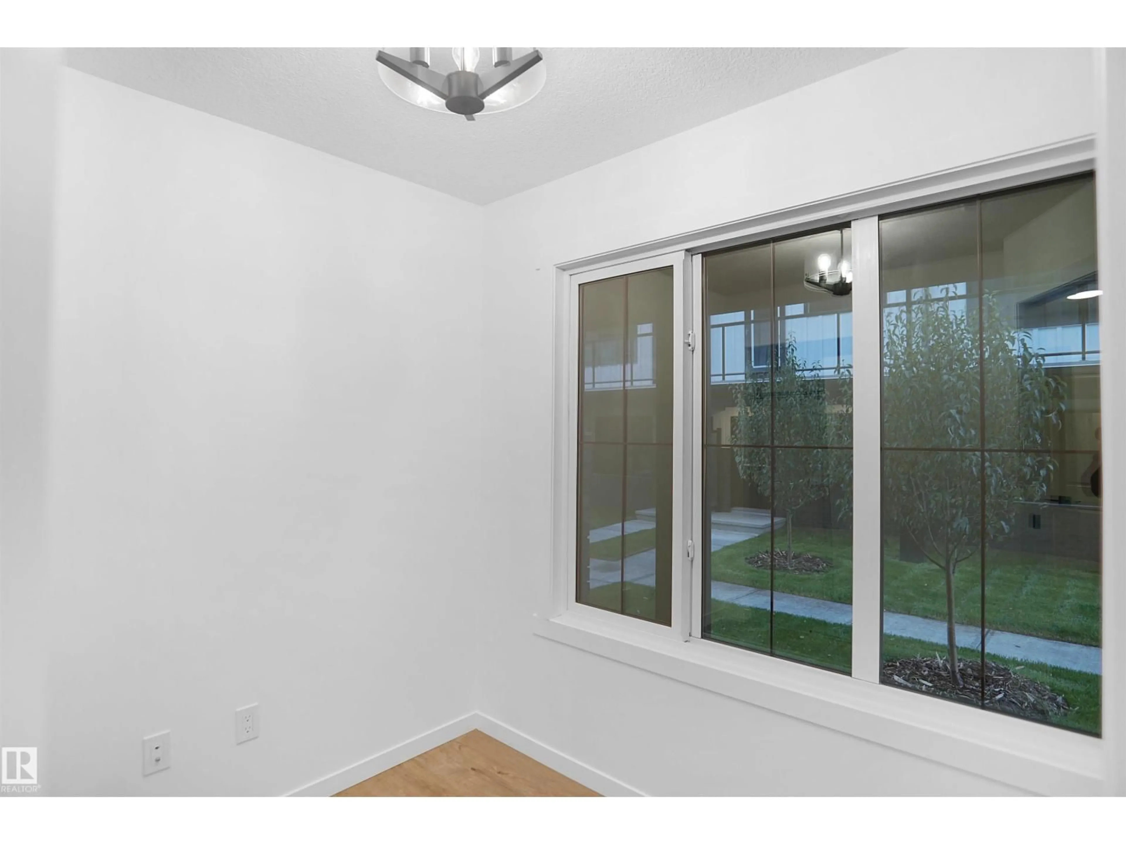 A pic of a room for #11 - 29 AIRPORT RD, Edmonton Alberta T5G2P9