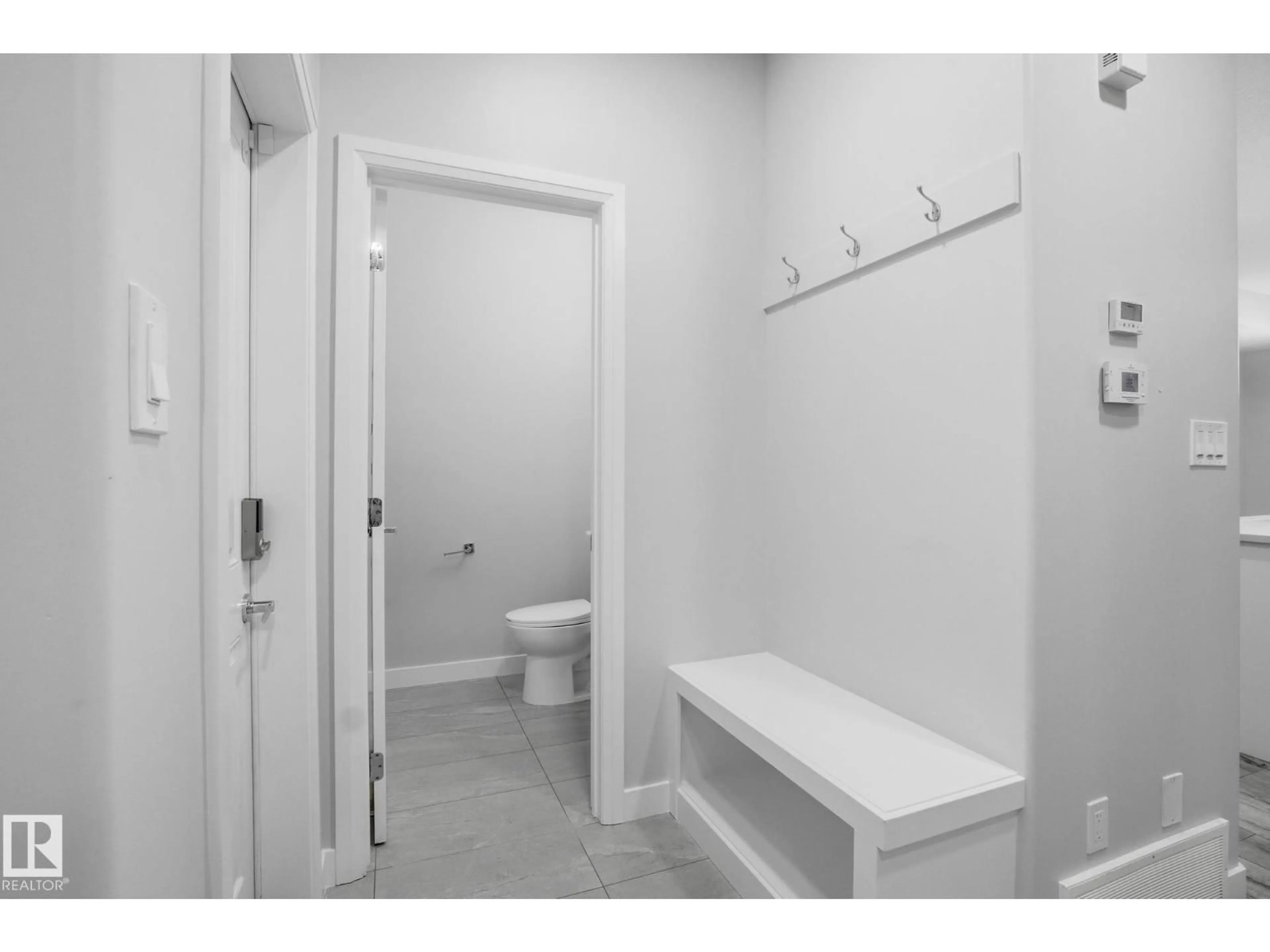 Standard bathroom, unknown for 7438 CHIVERS CR, Edmonton Alberta T6W4M2