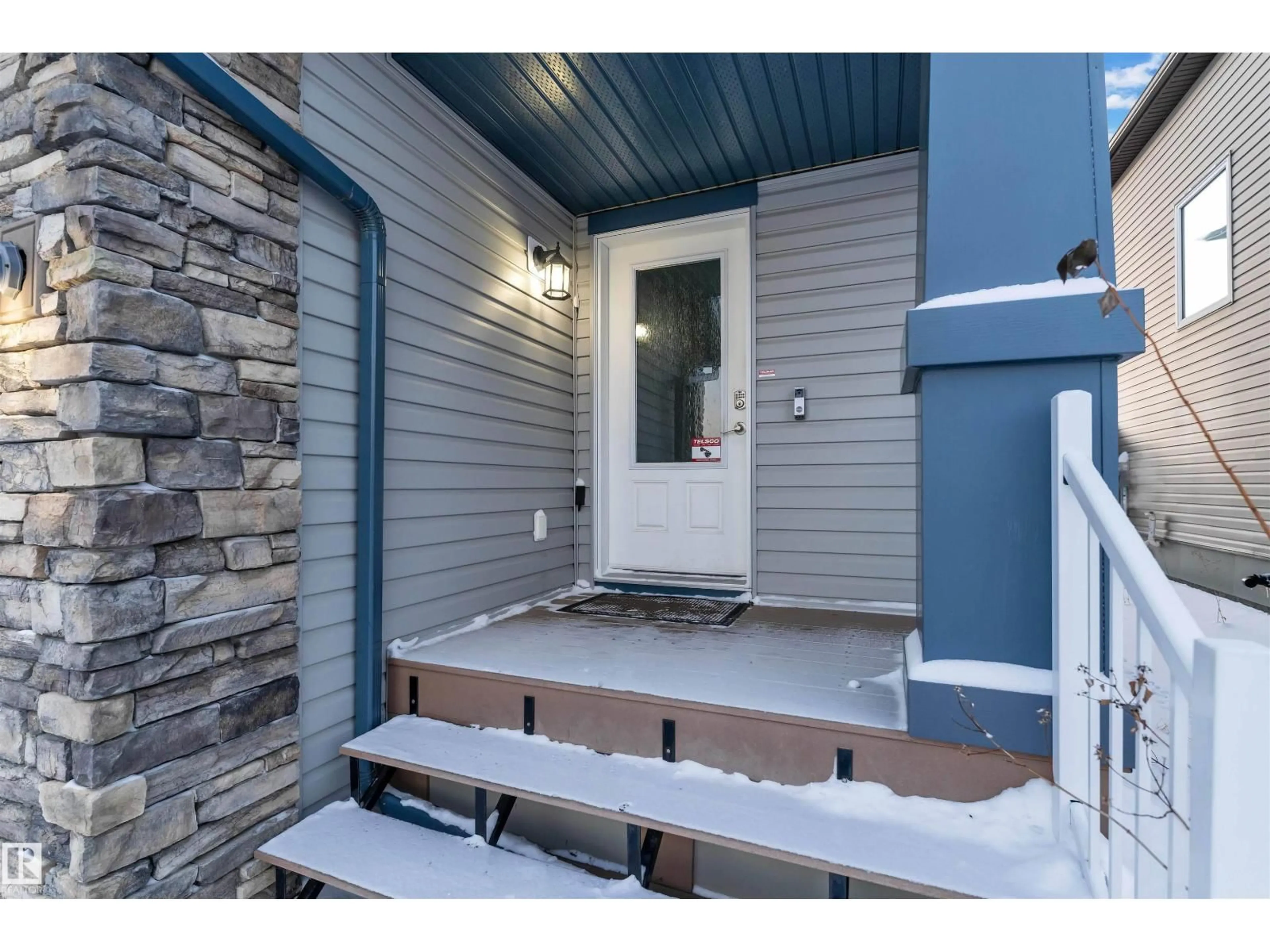 Indoor entryway for 3722 9 ST, Edmonton Alberta T6T0S3