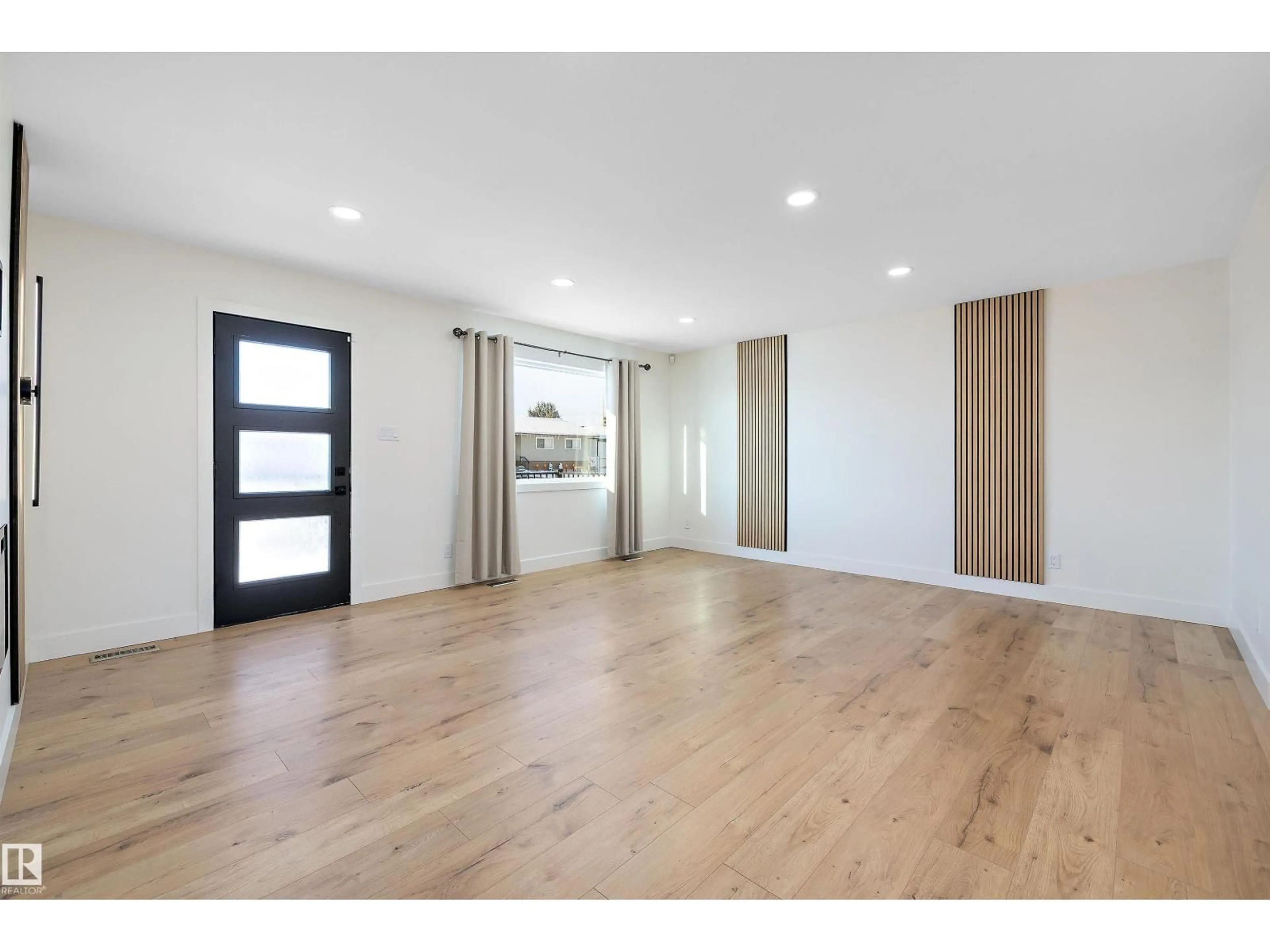 Indoor entryway for 13515 67 ST, Edmonton Alberta T5C0C6