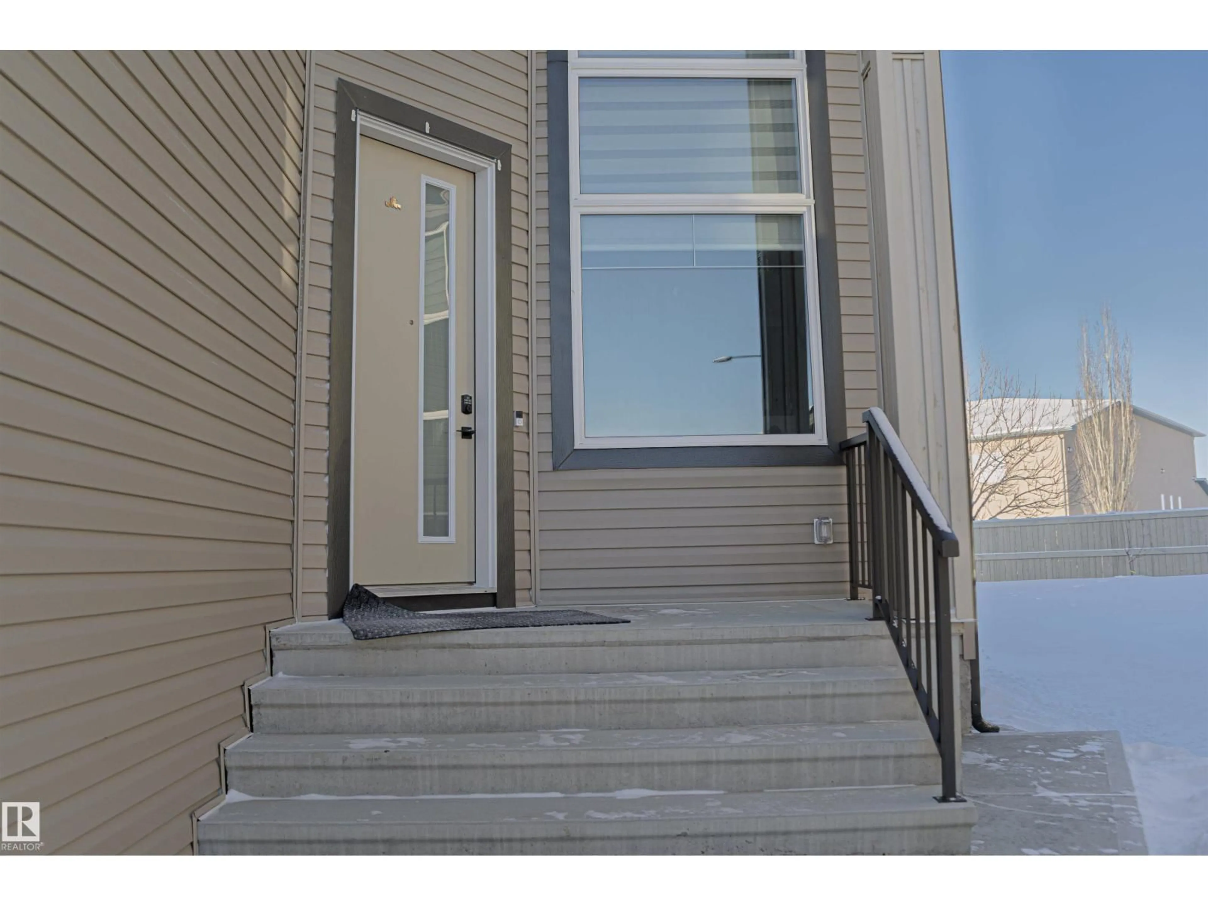 Unknown for 1524 17 AV, Edmonton Alberta T6T2R9