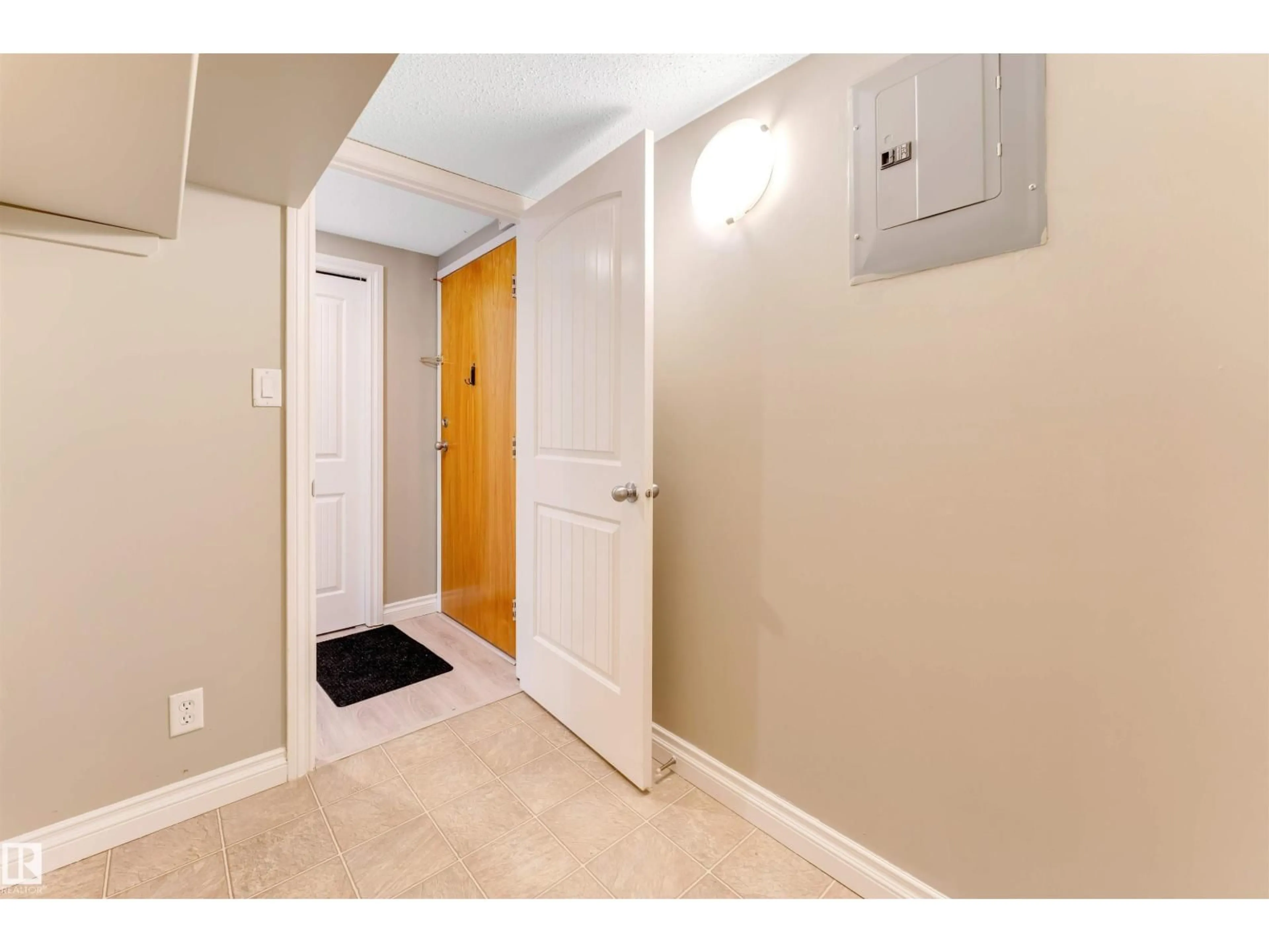Indoor entryway for #104 - 18008 62B AV, Edmonton Alberta T5T3C1