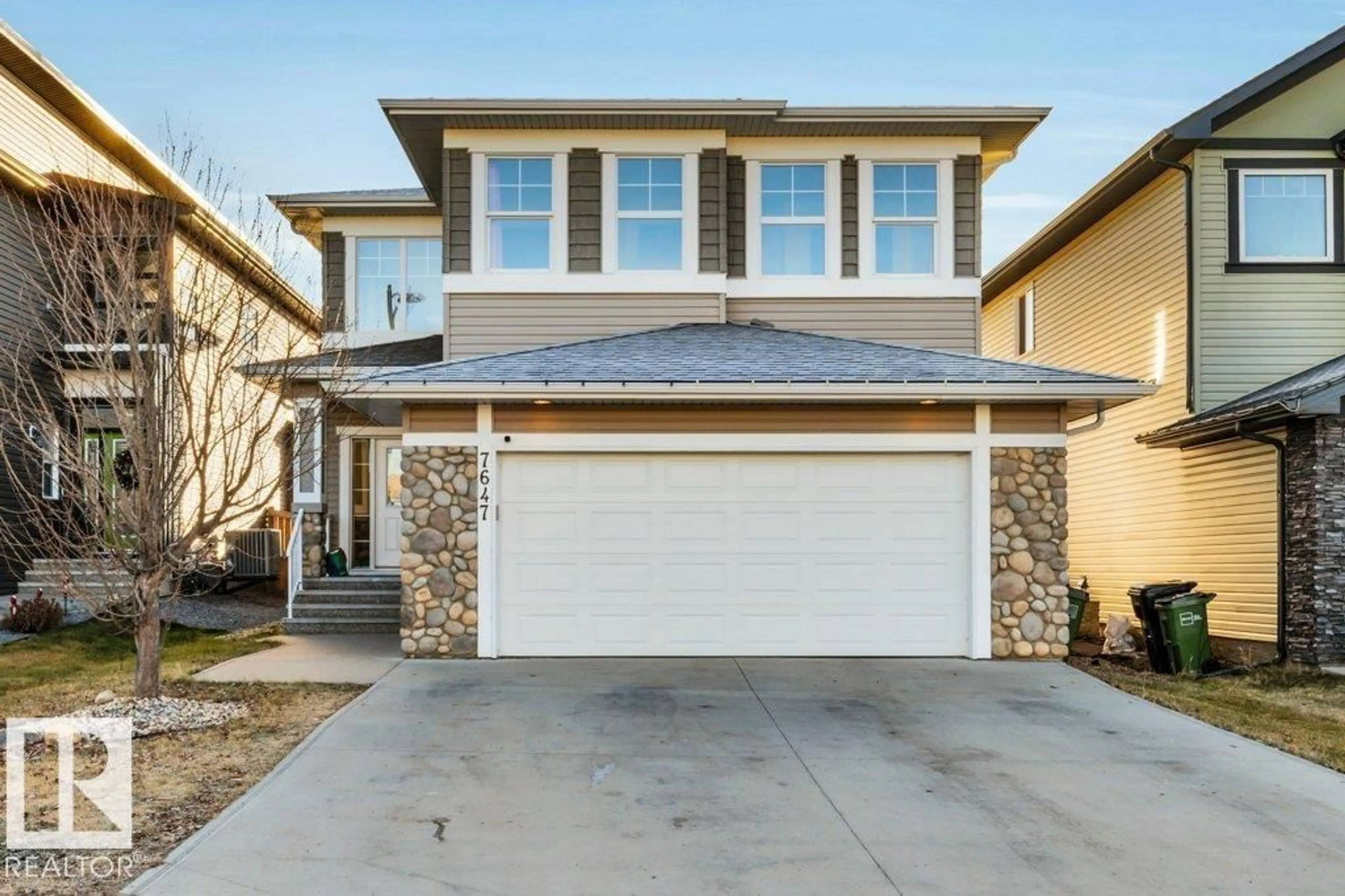 Home with vinyl exterior material, street for 7647 181 AV, Edmonton Alberta T5Z0L8