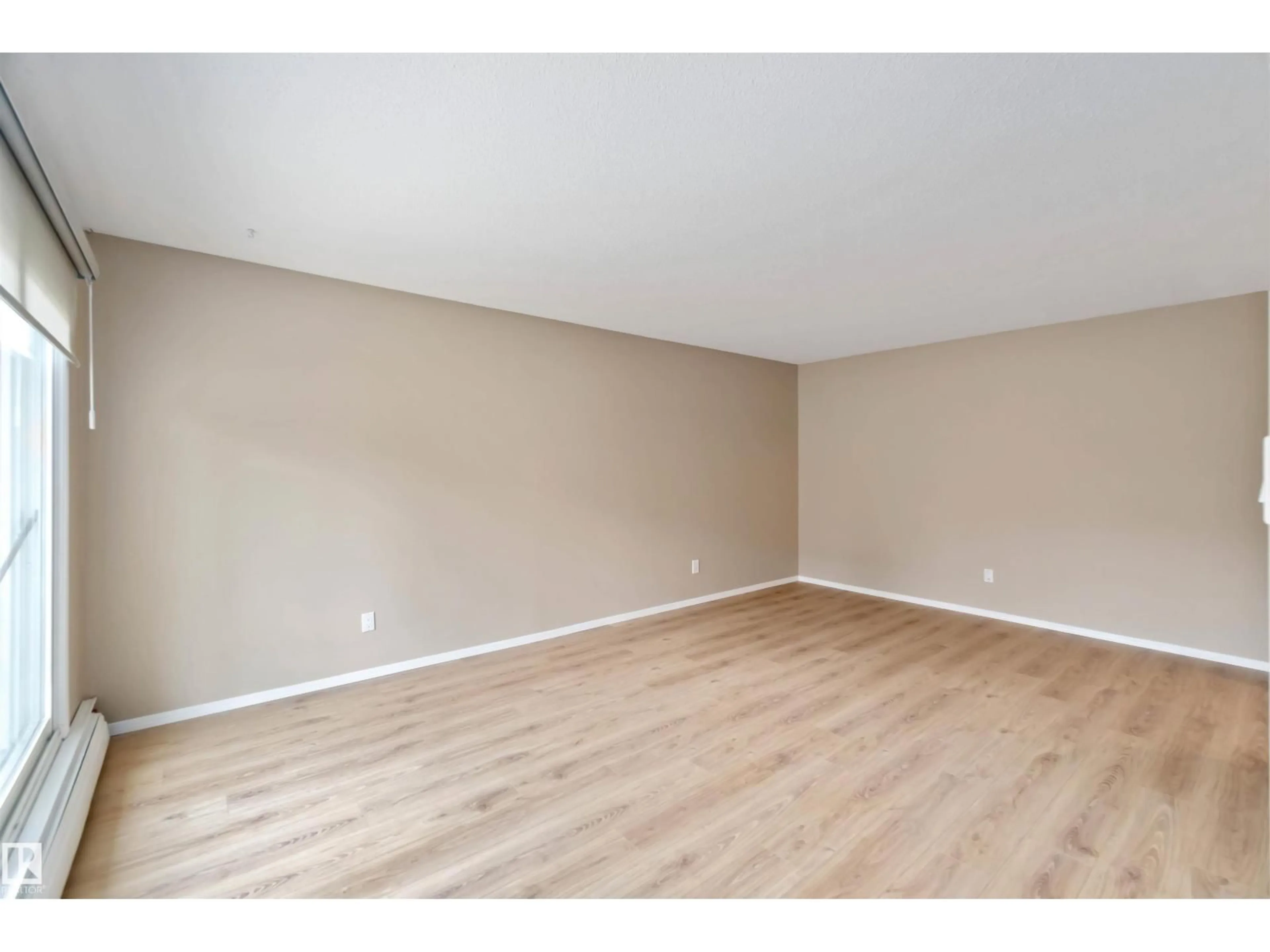 A pic of a room for #102 - 11450 40 AV, Edmonton Alberta T6J0R5
