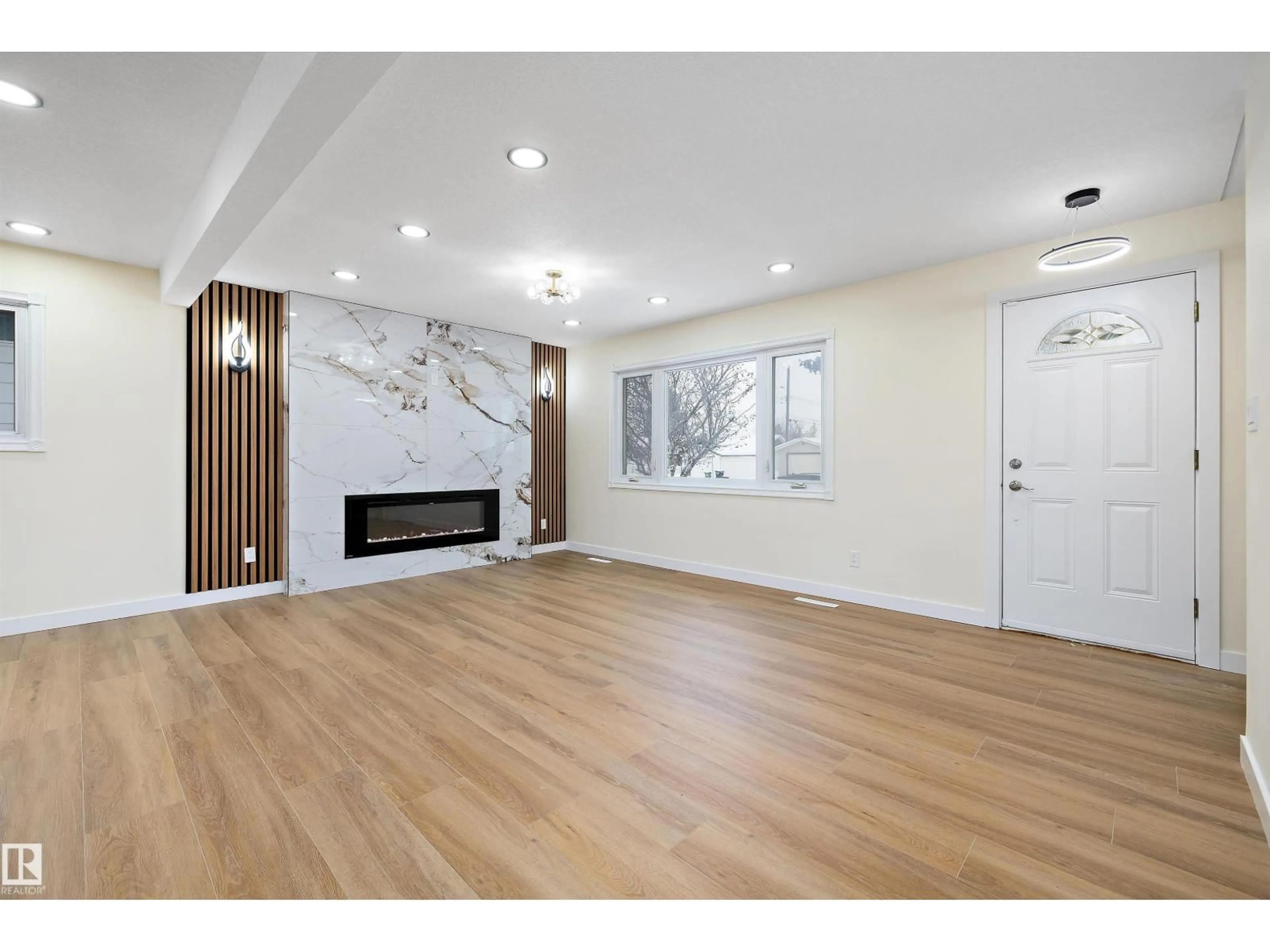 Unknown for 13519 109 ST, Edmonton Alberta T6E4Y6