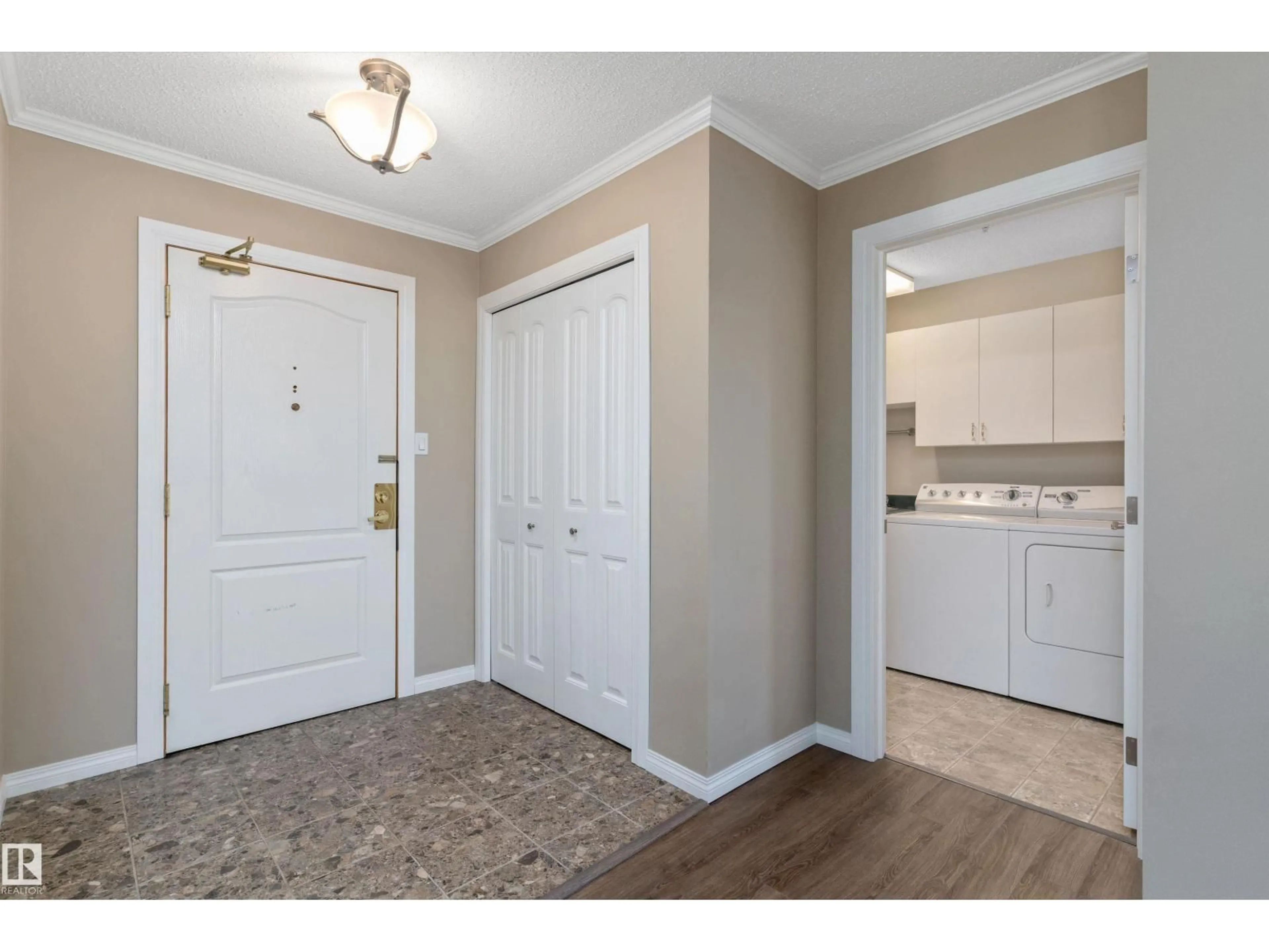 Indoor entryway for 203 - 10610 76 ST, Edmonton Alberta T6A3Y9