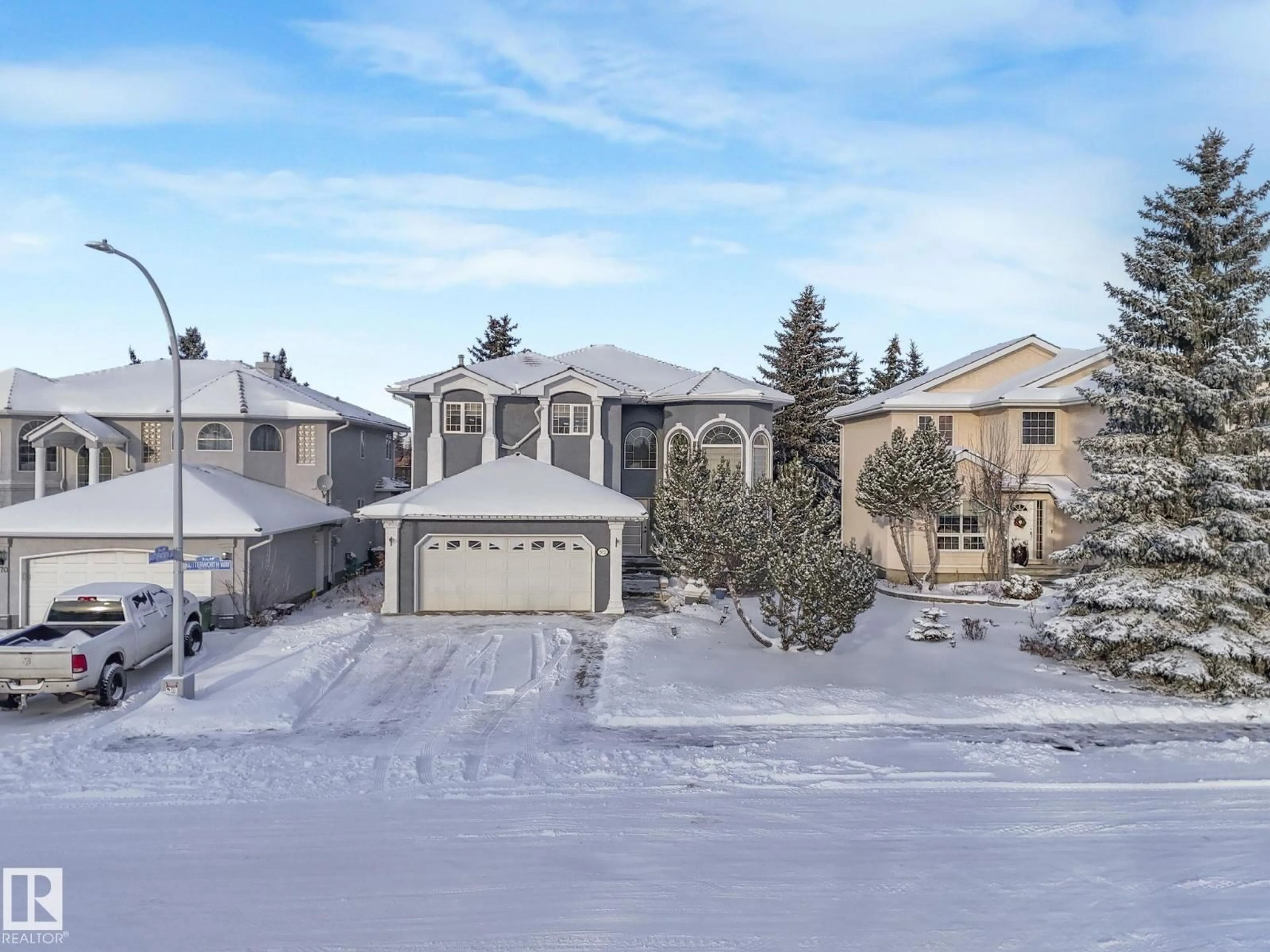 A pic from outside/outdoor area/front of a property/back of a property/a pic from drone, street for 572 BUTTERWORTH WY, Edmonton Alberta T6R2P6