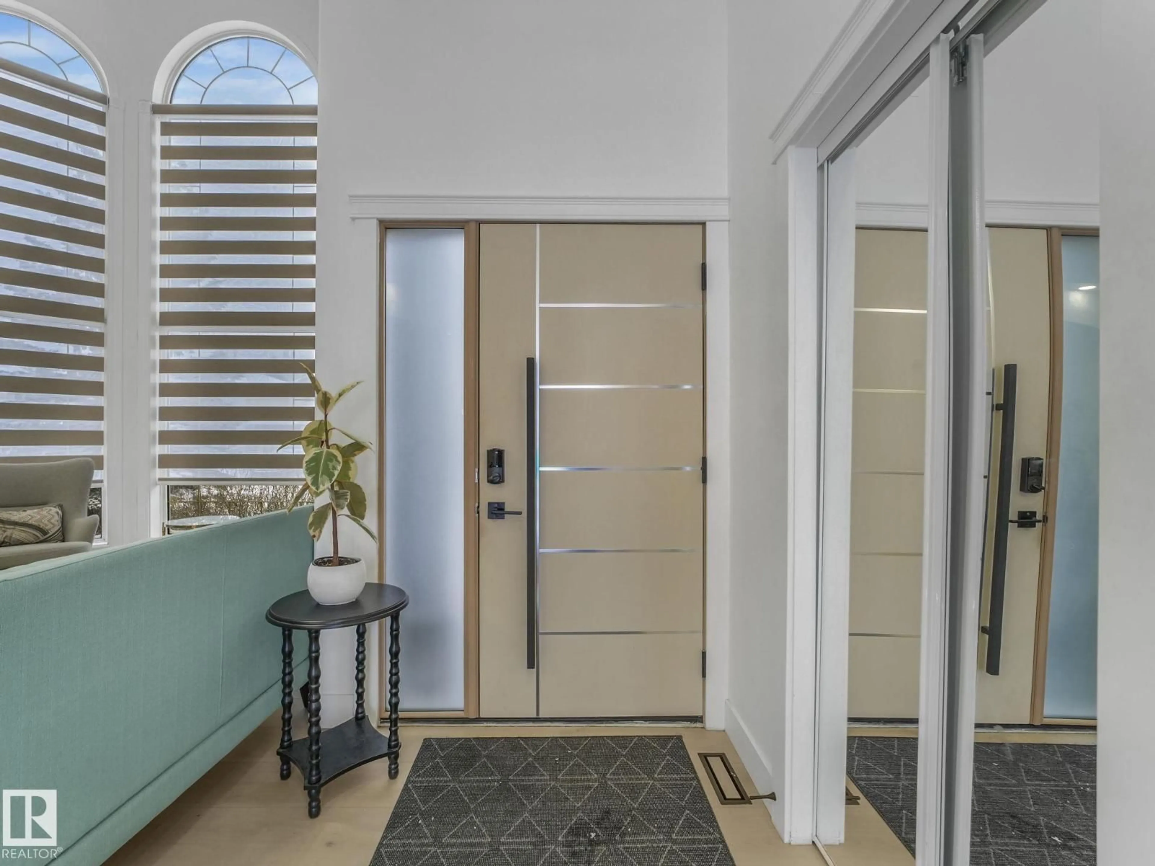 Indoor entryway for 572 BUTTERWORTH WY, Edmonton Alberta T6R2P6