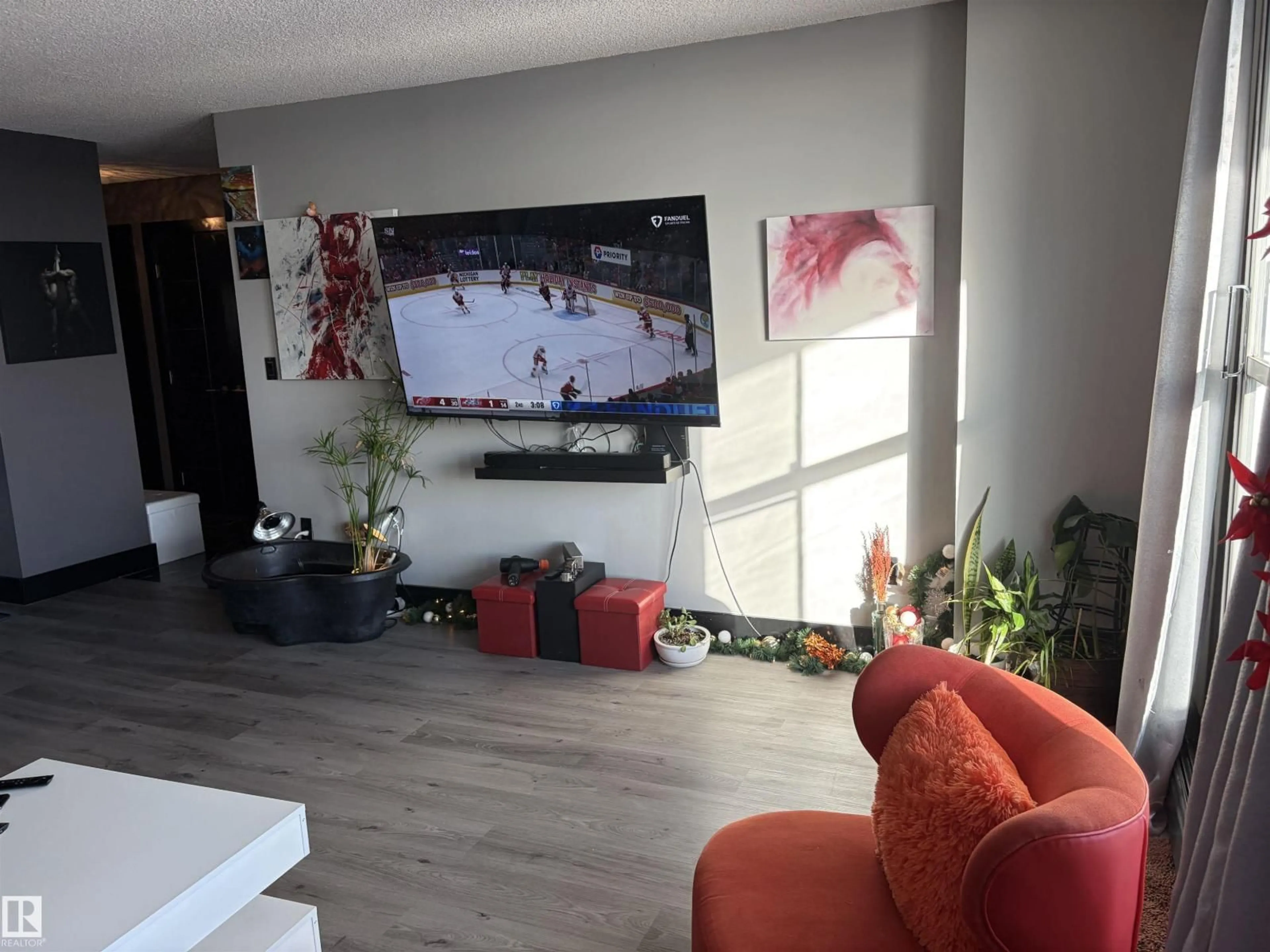 A pic of a room for 1314 STONY PLAIN RD, Edmonton Alberta T5N3R2