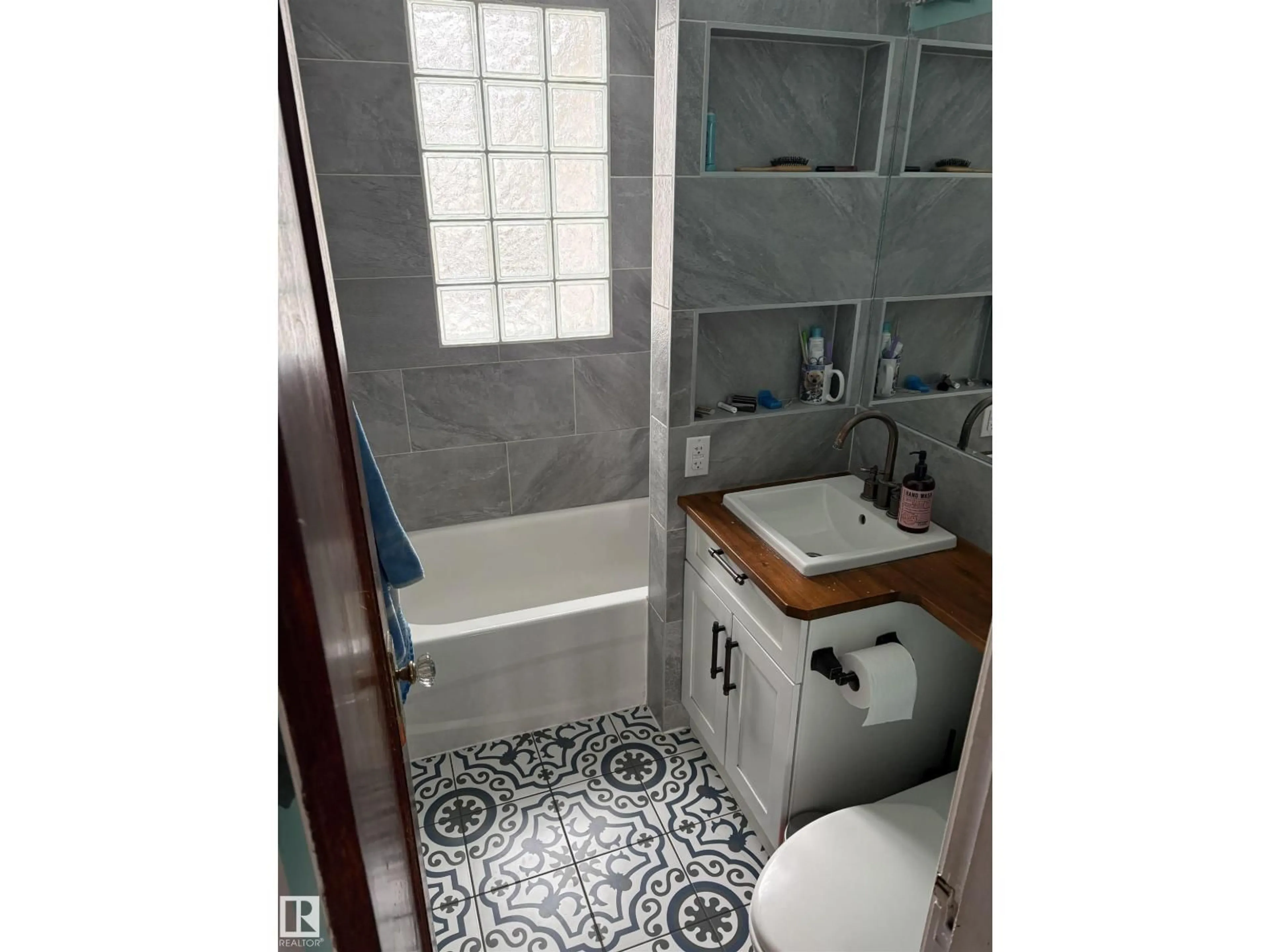 Standard bathroom, ceramic/tile floor for 11223 70 ST, Edmonton Alberta T5B1T1