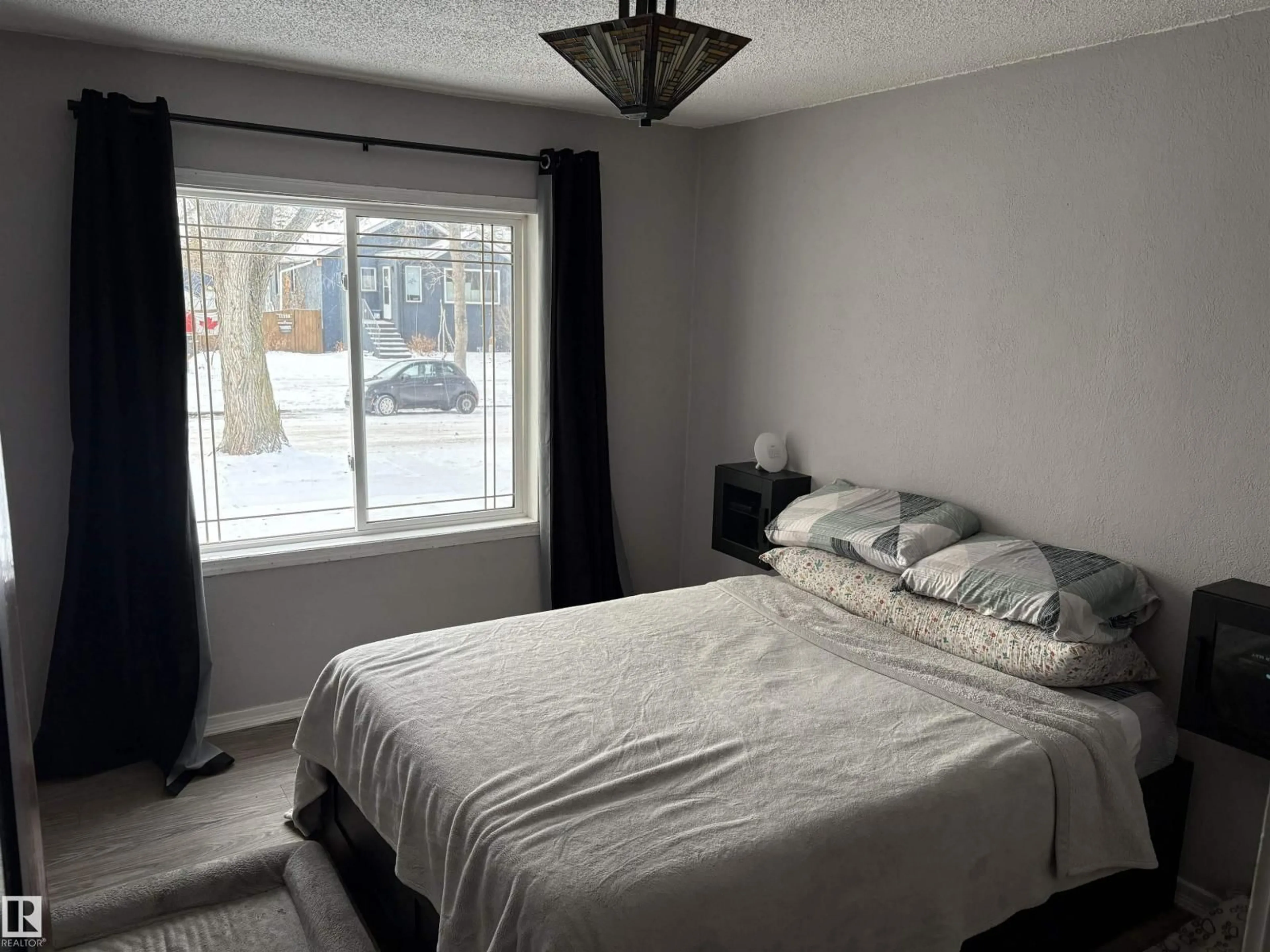 A pic of a room for 11223 70 ST, Edmonton Alberta T5B1T1