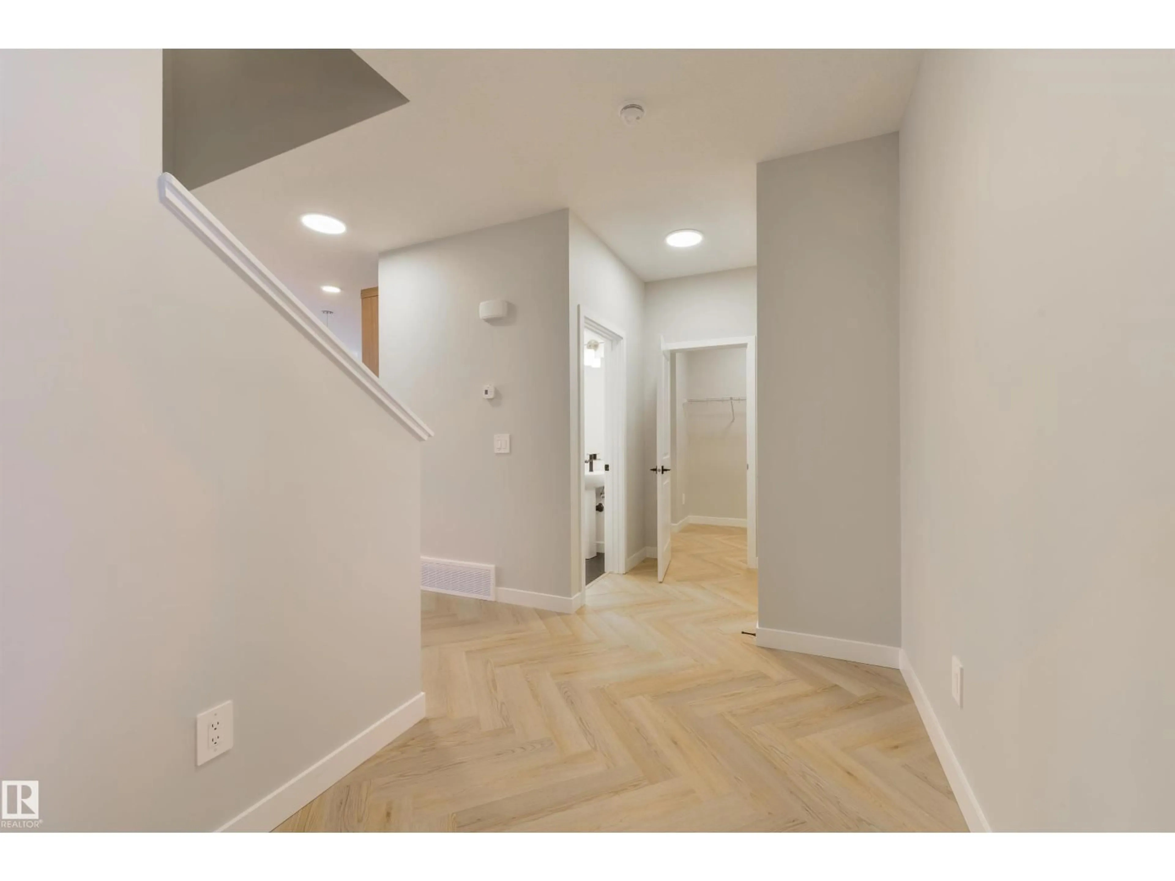 Indoor entryway for 10 COBBLESTONE GA, Spruce Grove Alberta T7X4E4