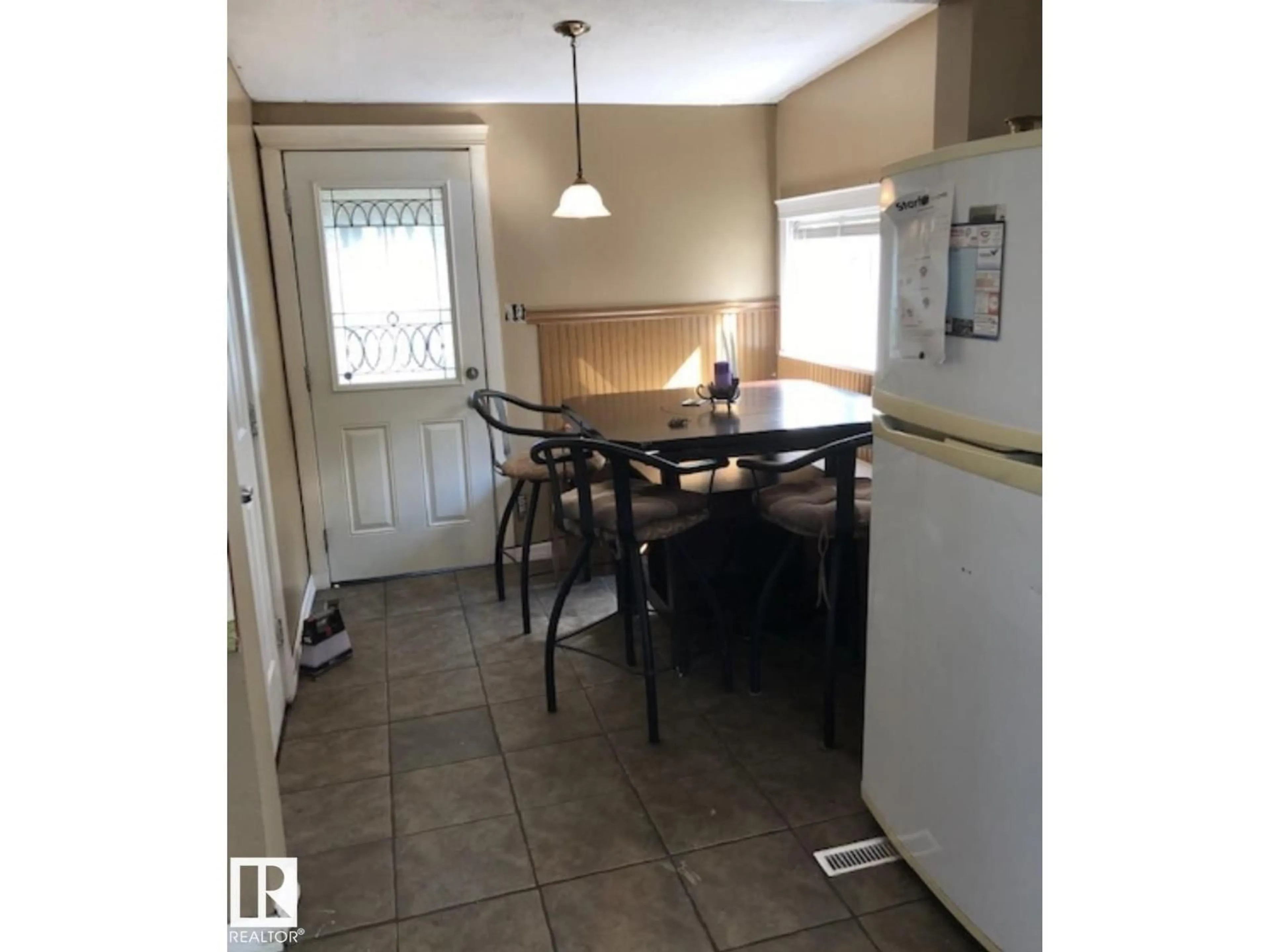 Standard kitchen, unknown for 5231 46 ST, Camrose Alberta T4V1H4