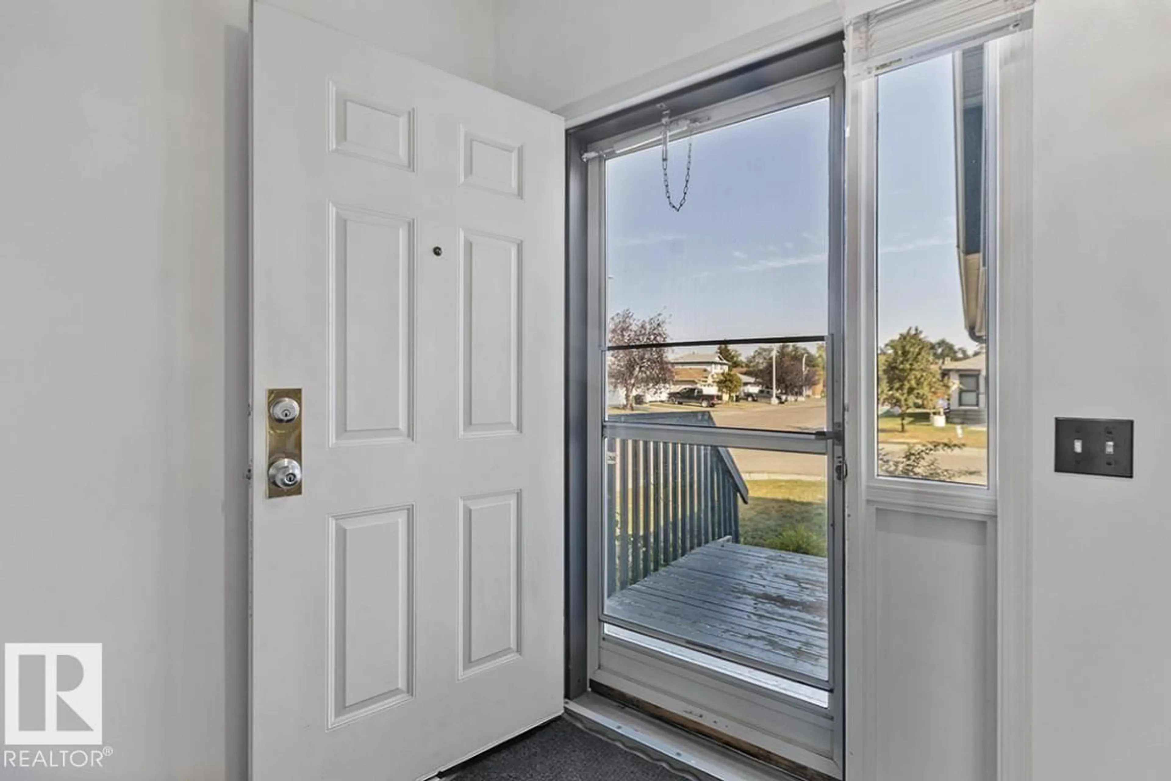 Indoor entryway for NW - 13140 35 ST, Edmonton Alberta T5A5C7