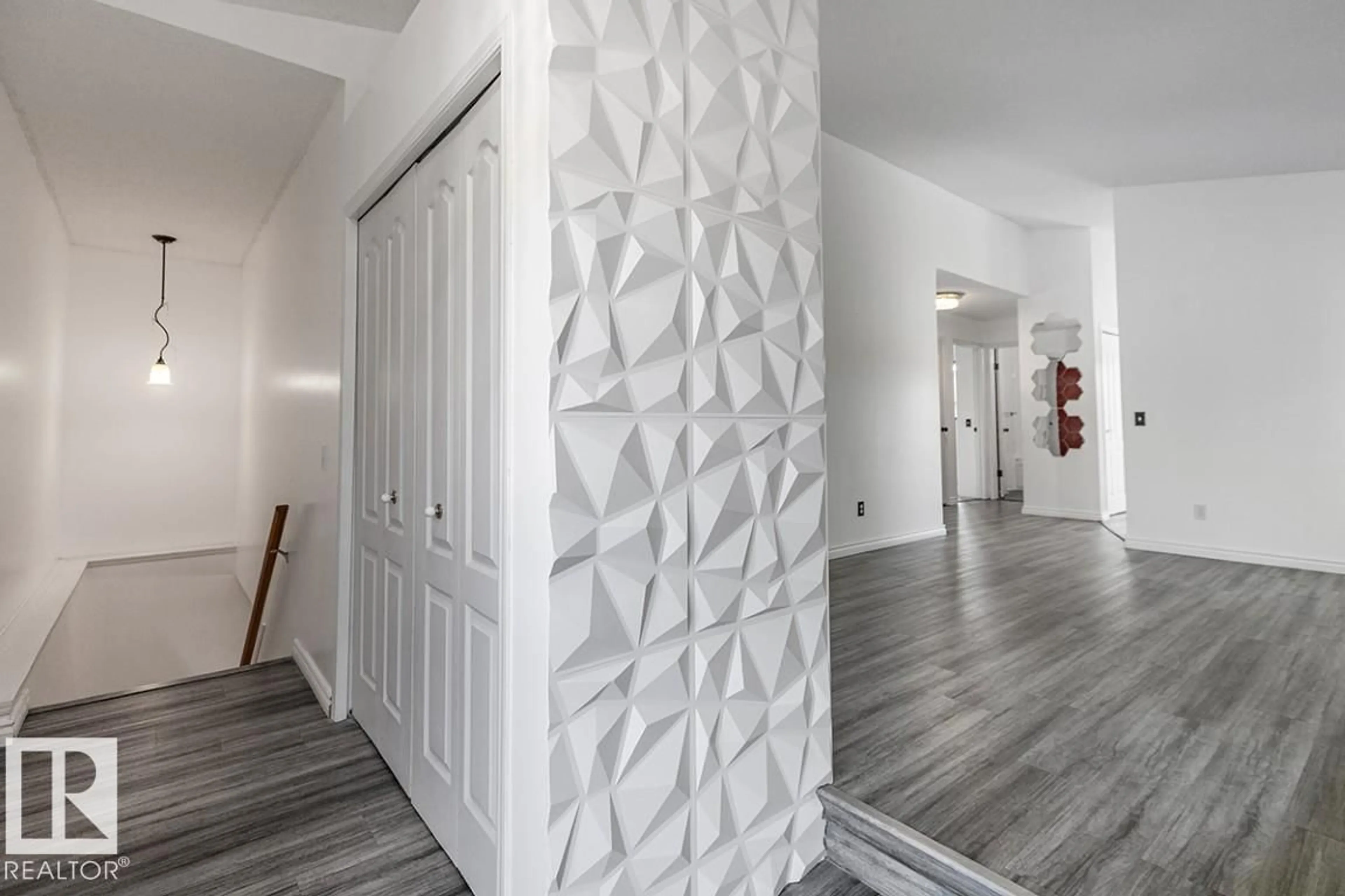 Indoor entryway for NW - 13140 35 ST, Edmonton Alberta T5A5C7