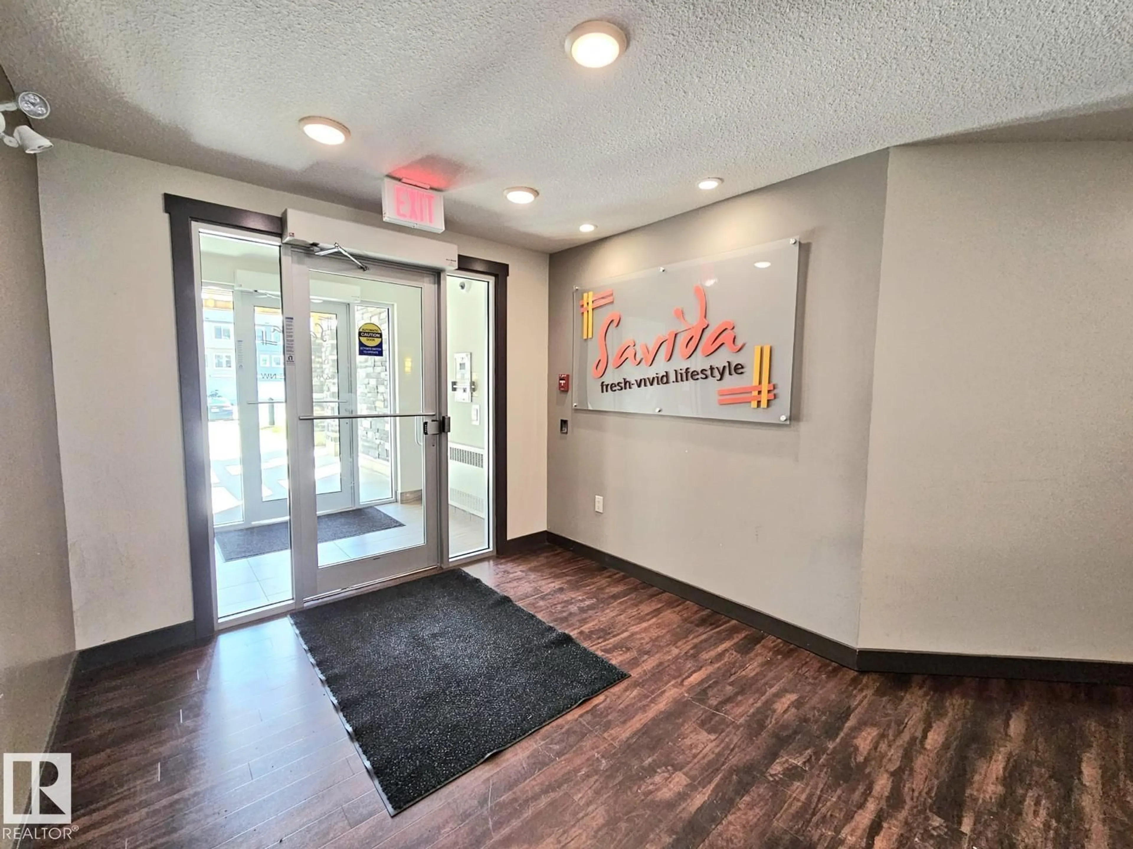 Indoor foyer for 205 - 3670 139 AV, Edmonton Alberta T5Y3N5