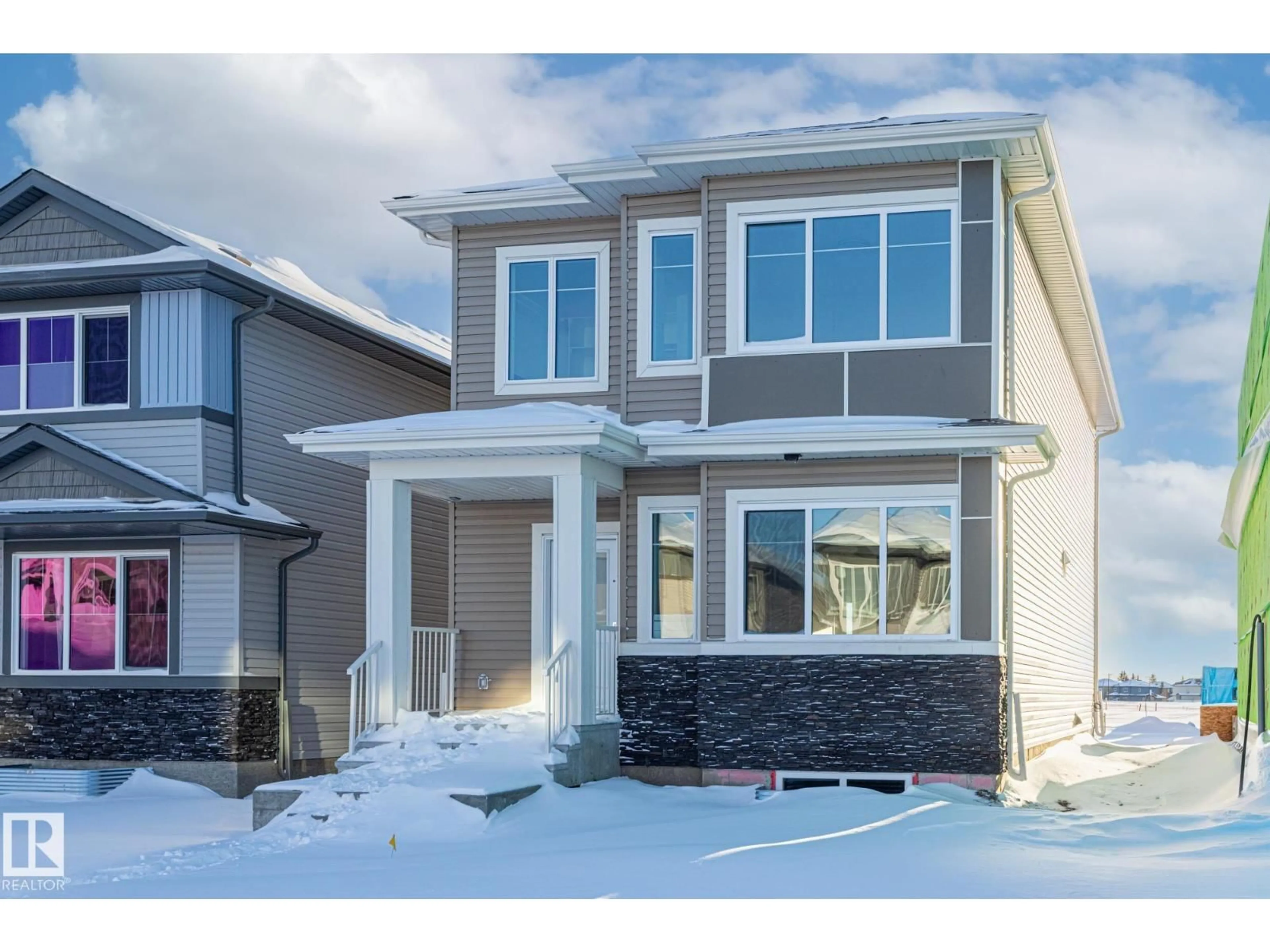 Home with vinyl exterior material, street for 33 FICUS WY, Fort Saskatchewan Alberta T8L0Z6