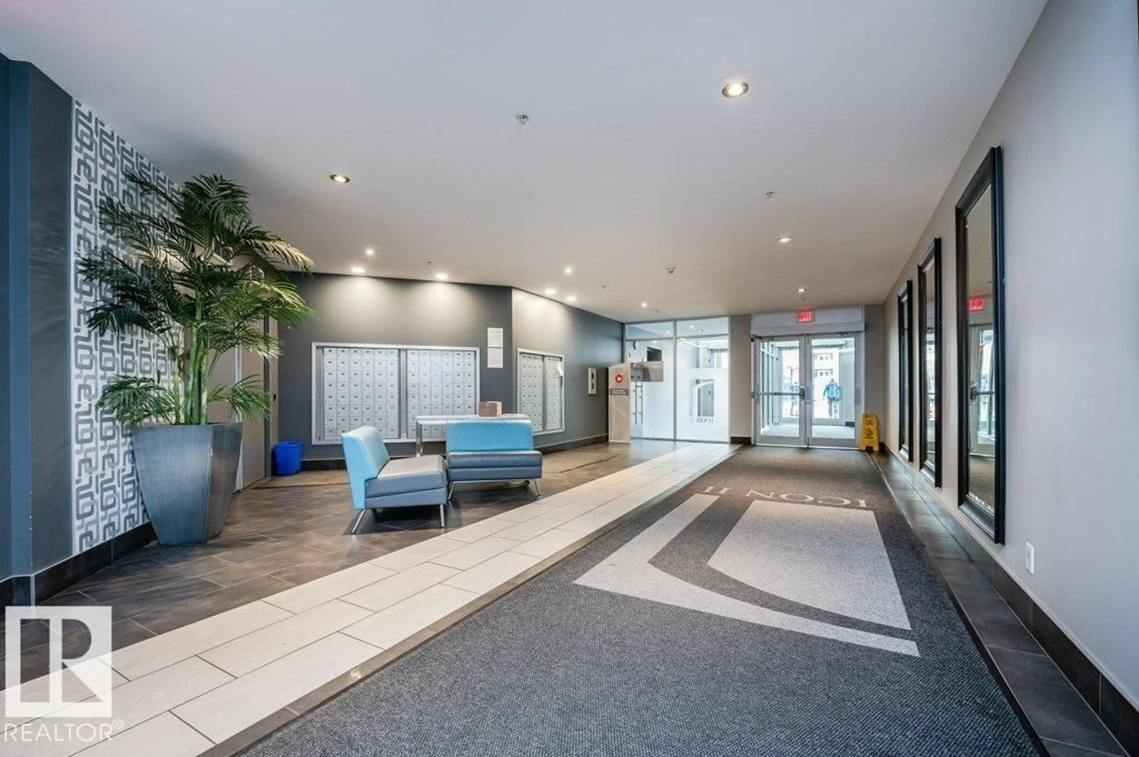 Indoor foyer for 10152 - 1705 104 ST NW, Edmonton Alberta T5J0B6