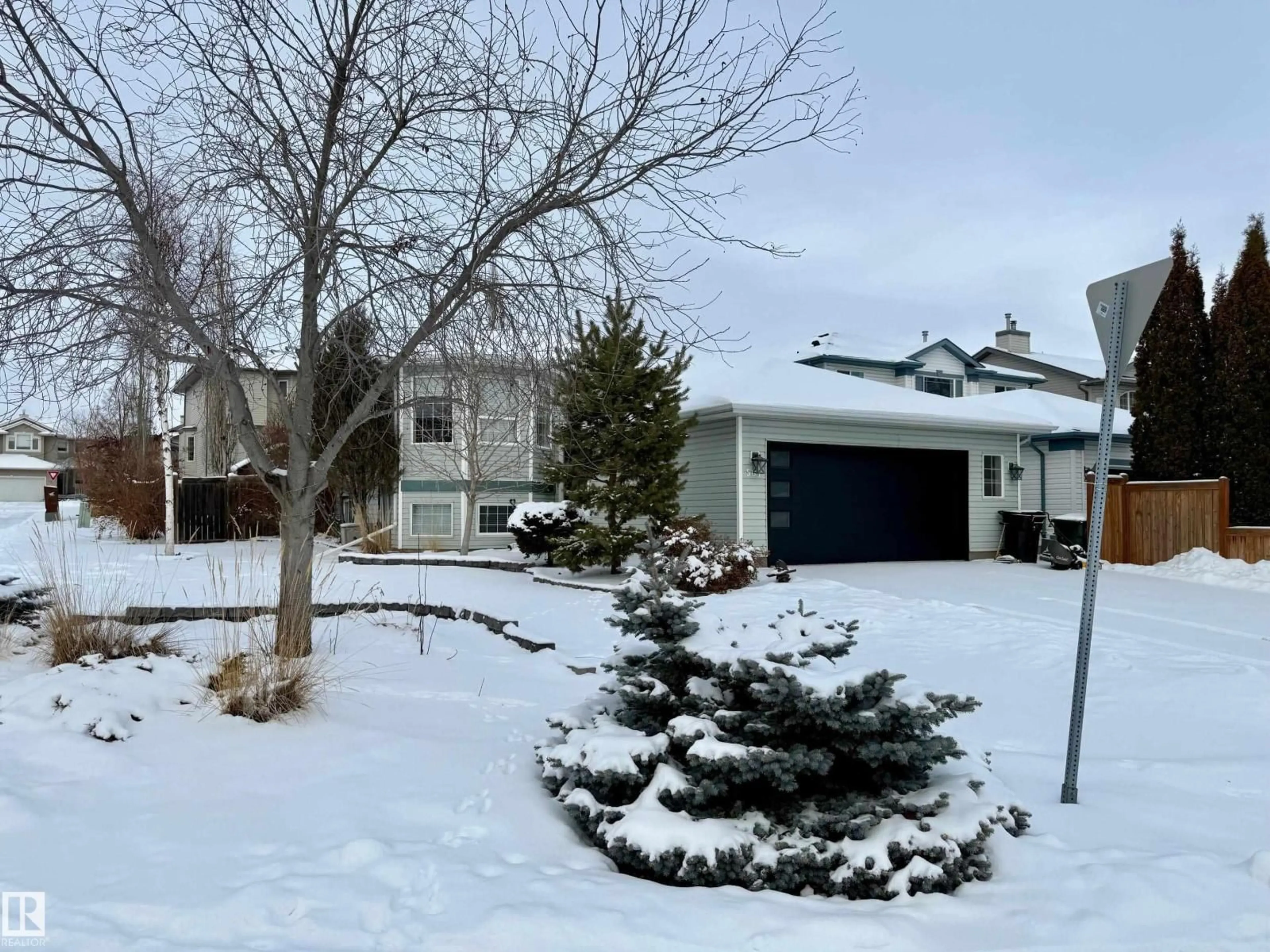 A pic from outside/outdoor area/front of a property/back of a property/a pic from drone, street for 501 FORREST DR, Sherwood Park Alberta T8A6L3