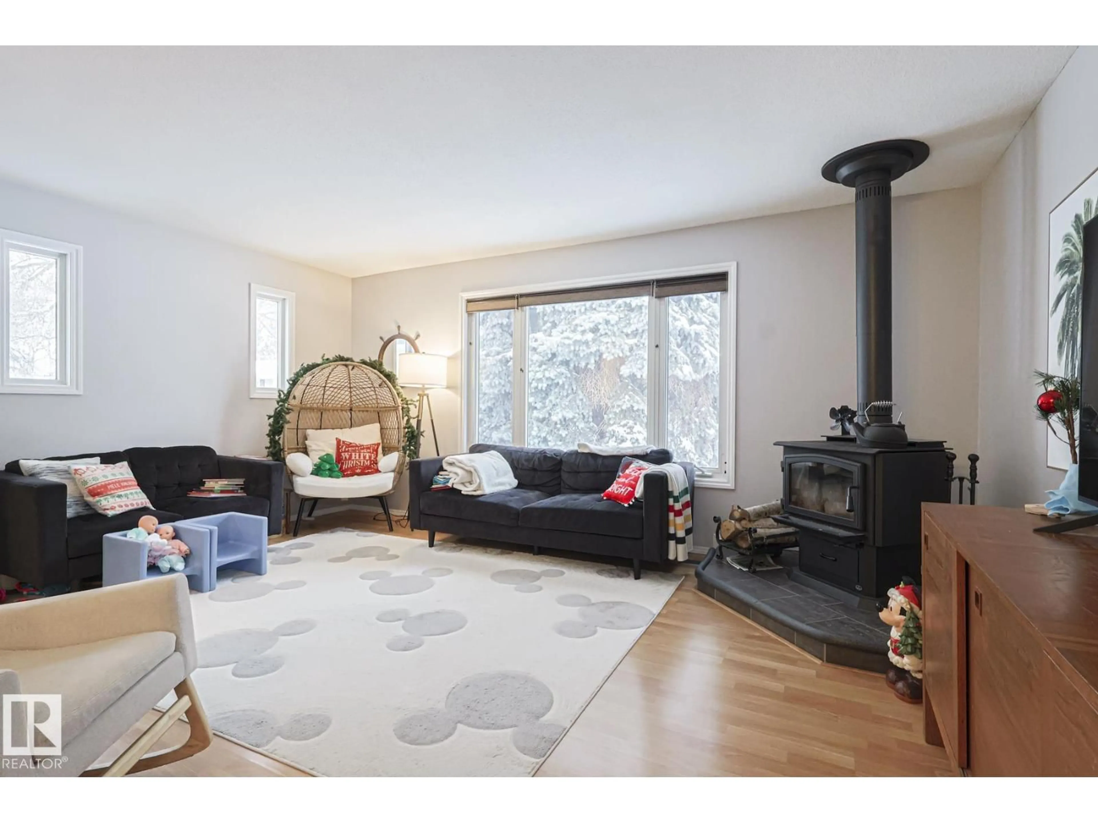 Living room with furniture, wood/laminate floor for 60 BELLEVUE CR, St. Albert Alberta T8N0A6