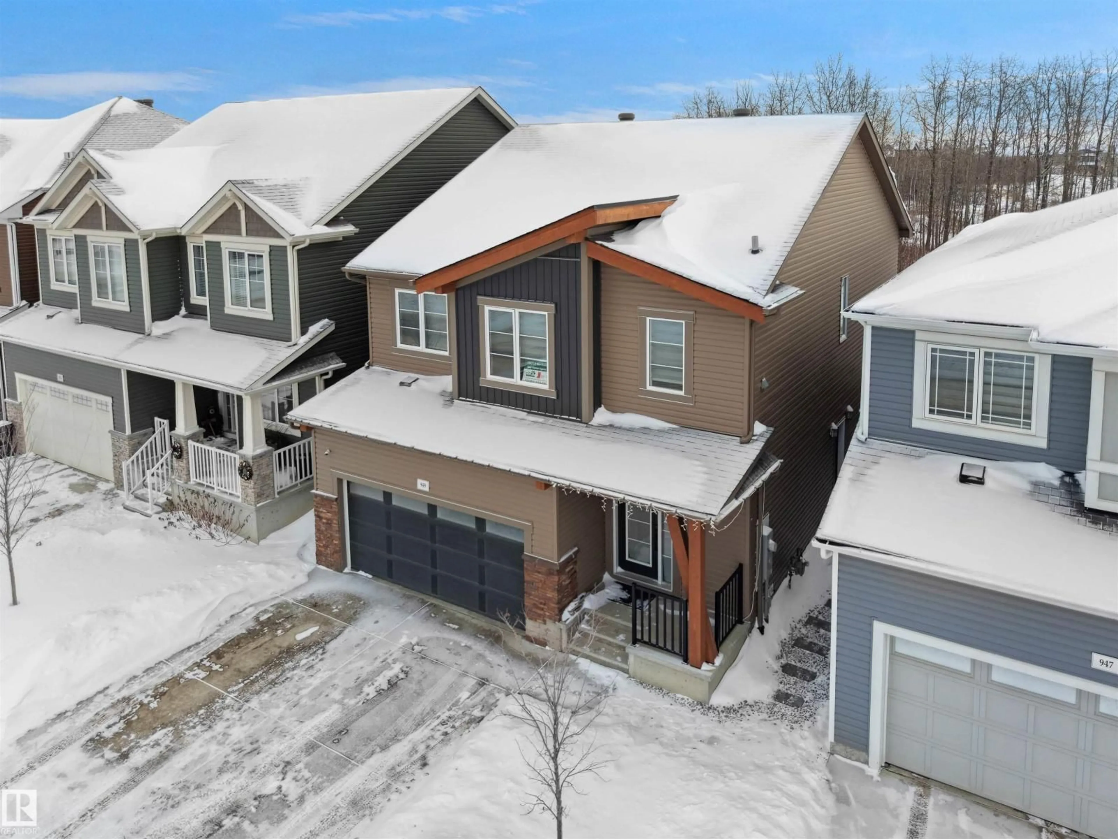 A pic from outside/outdoor area/front of a property/back of a property/a pic from drone, street for 949 STILLWATER BV, Edmonton Alberta T6M1M7