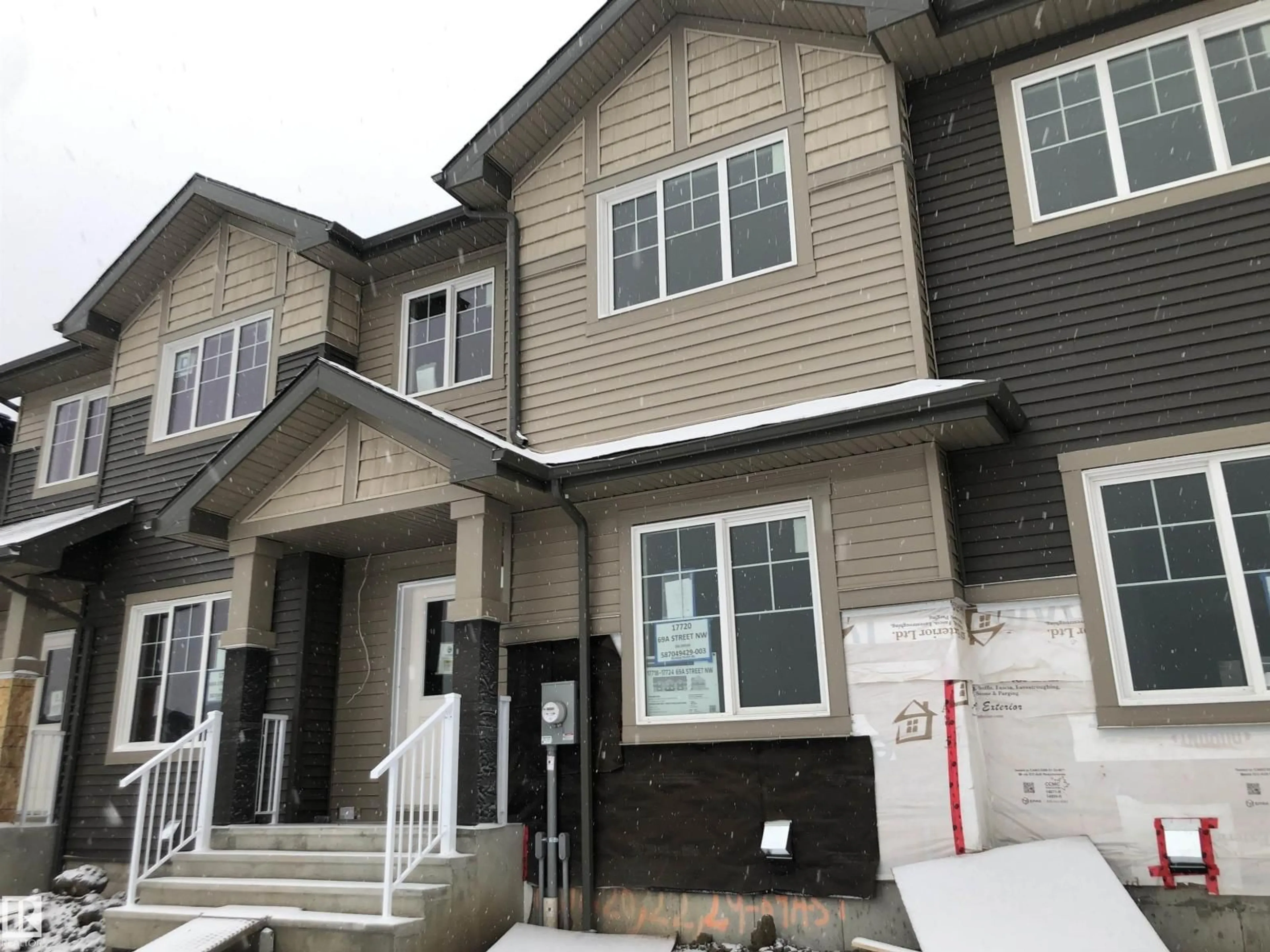 Home with vinyl exterior material, street for NW - 17720 69A ST, Edmonton Alberta T5Z0W6