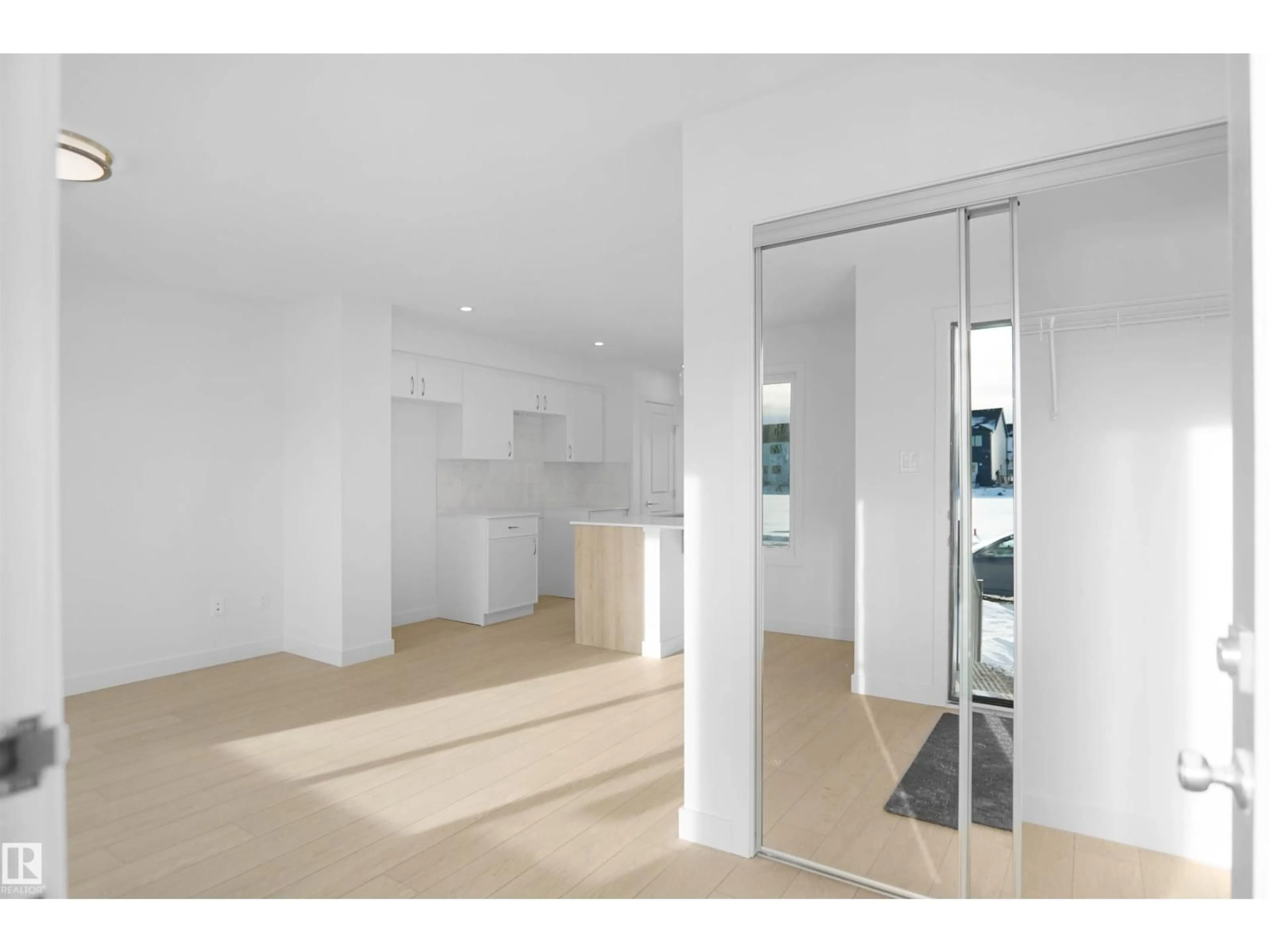 Indoor foyer for NE - 610 176 AV, Edmonton Alberta T5Y4G1