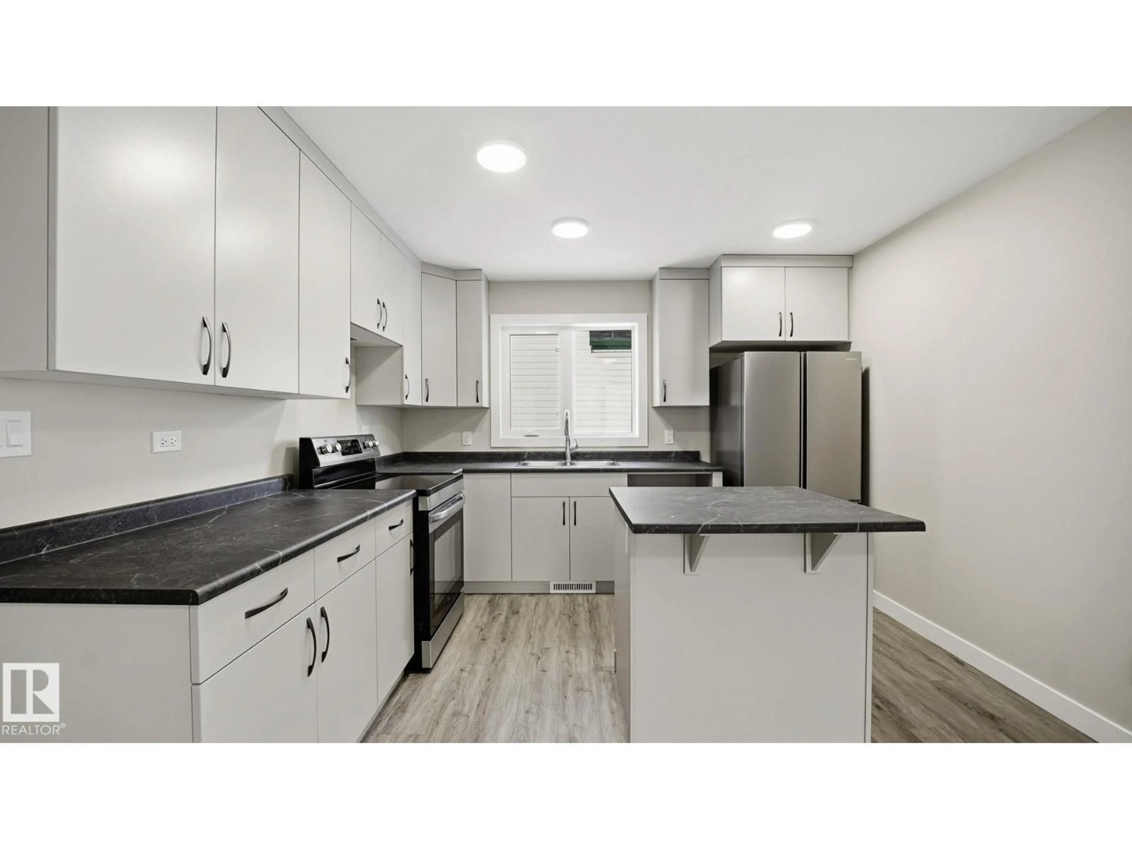 Standard kitchen, wood/laminate floor for 98 HEATHERGLEN CR, Spruce Grove Alberta T7X3X5