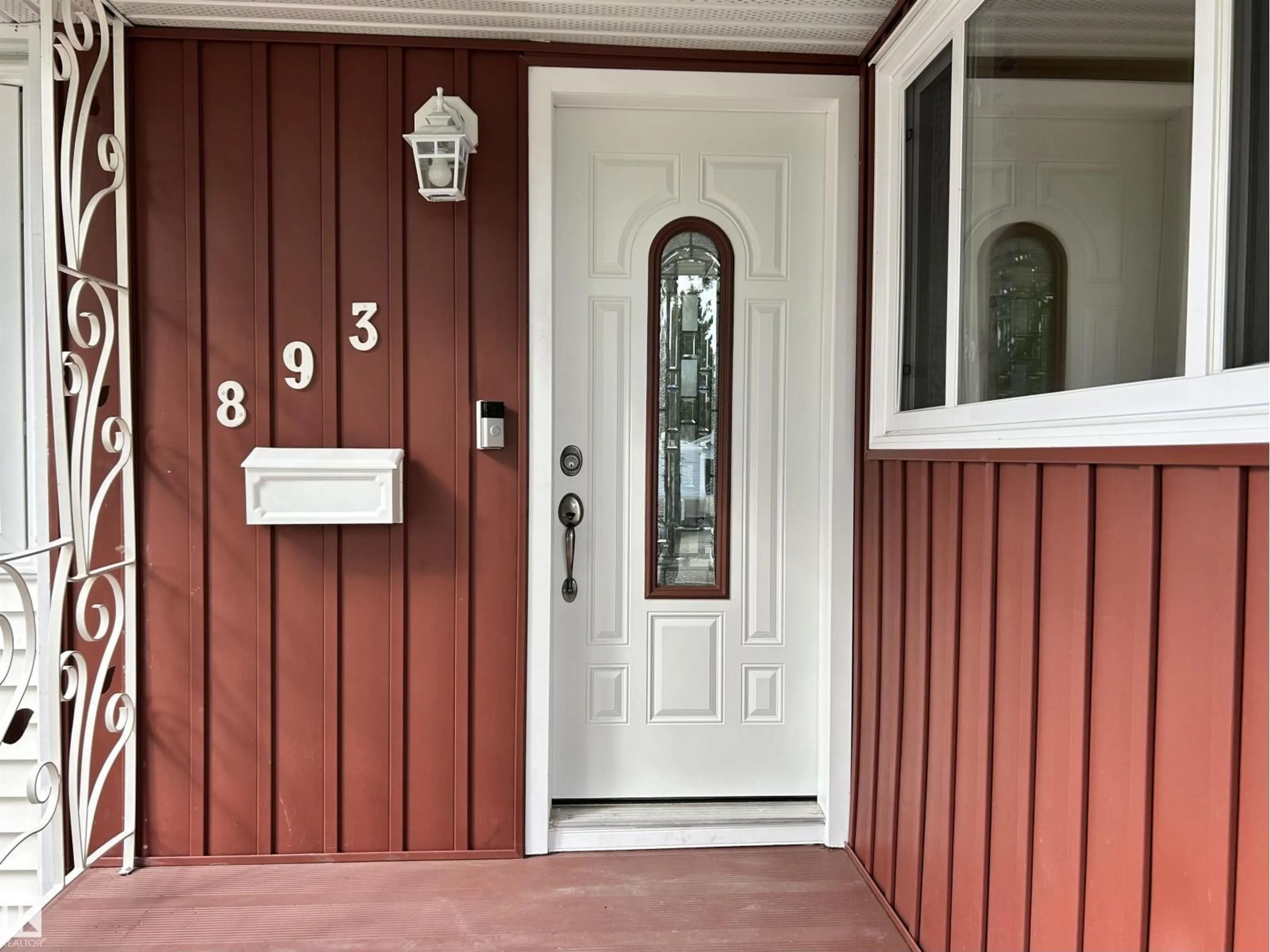 Indoor entryway for 893 BIRCH AV, Sherwood Park Alberta T8A1X4