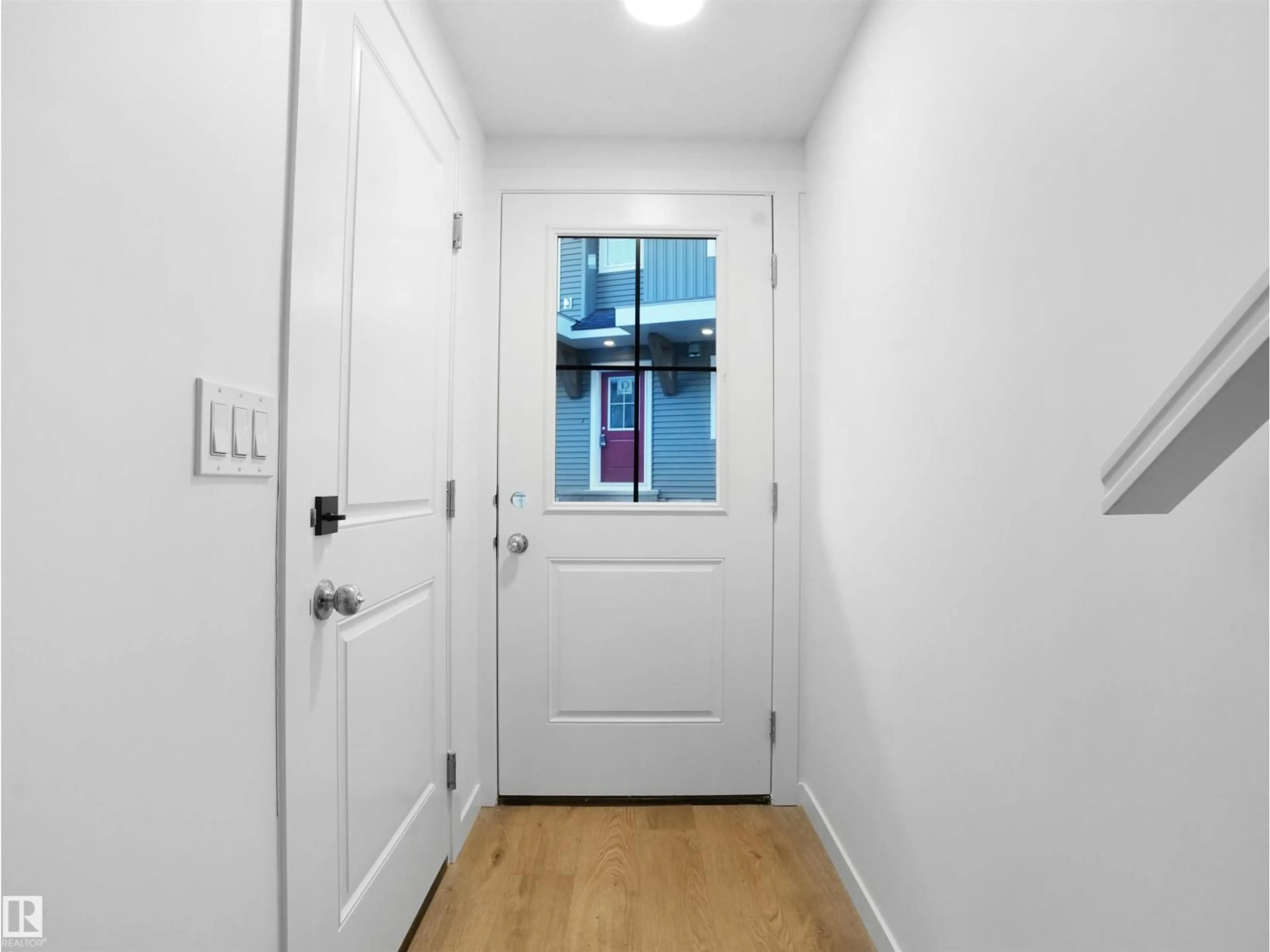 Indoor entryway for 525 - 67 SECORD BV, Edmonton Alberta T5T7V3