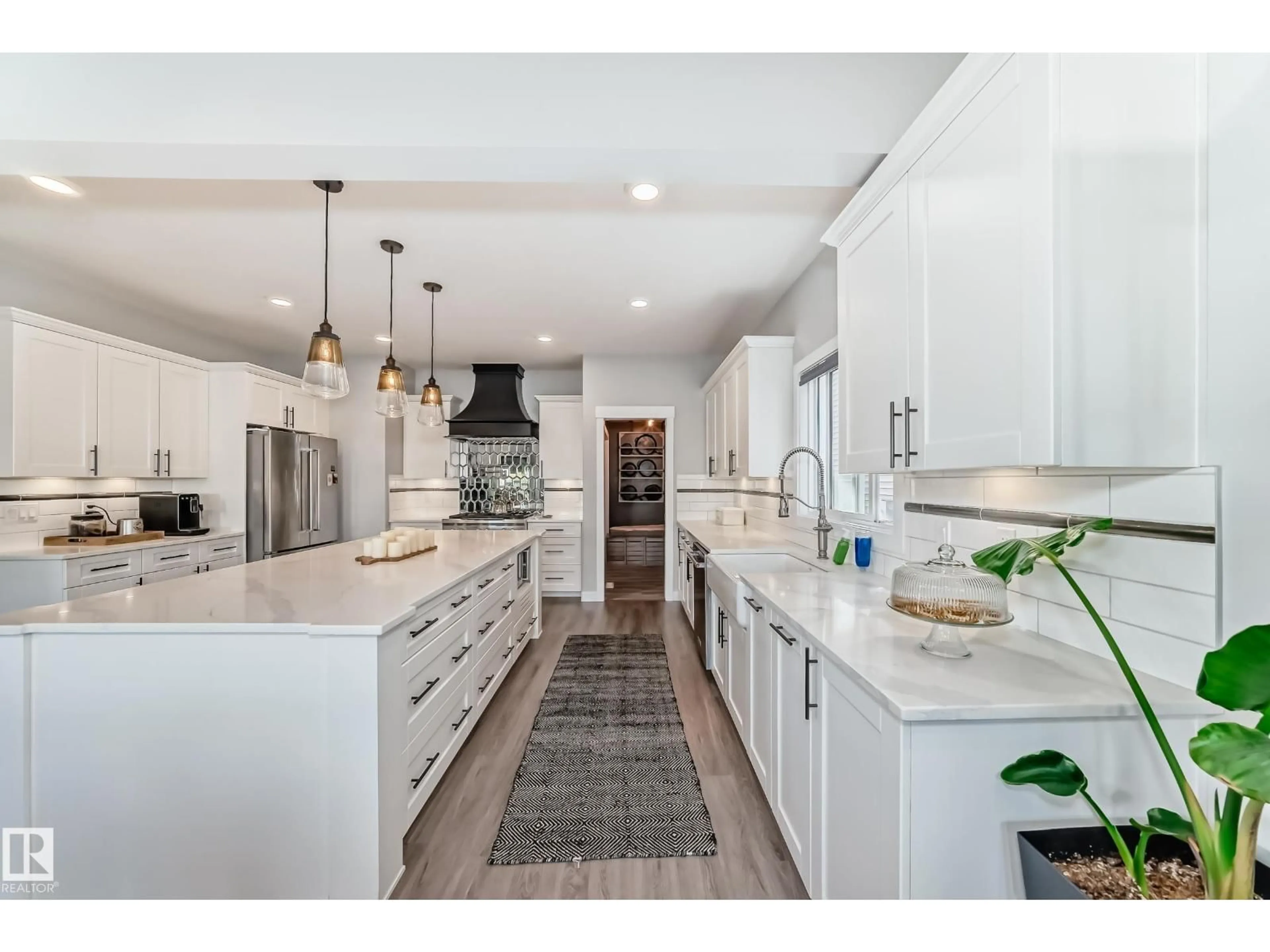 Open concept kitchen, ceramic/tile floor for 4004 6 AV, Edmonton Alberta T6X2J1