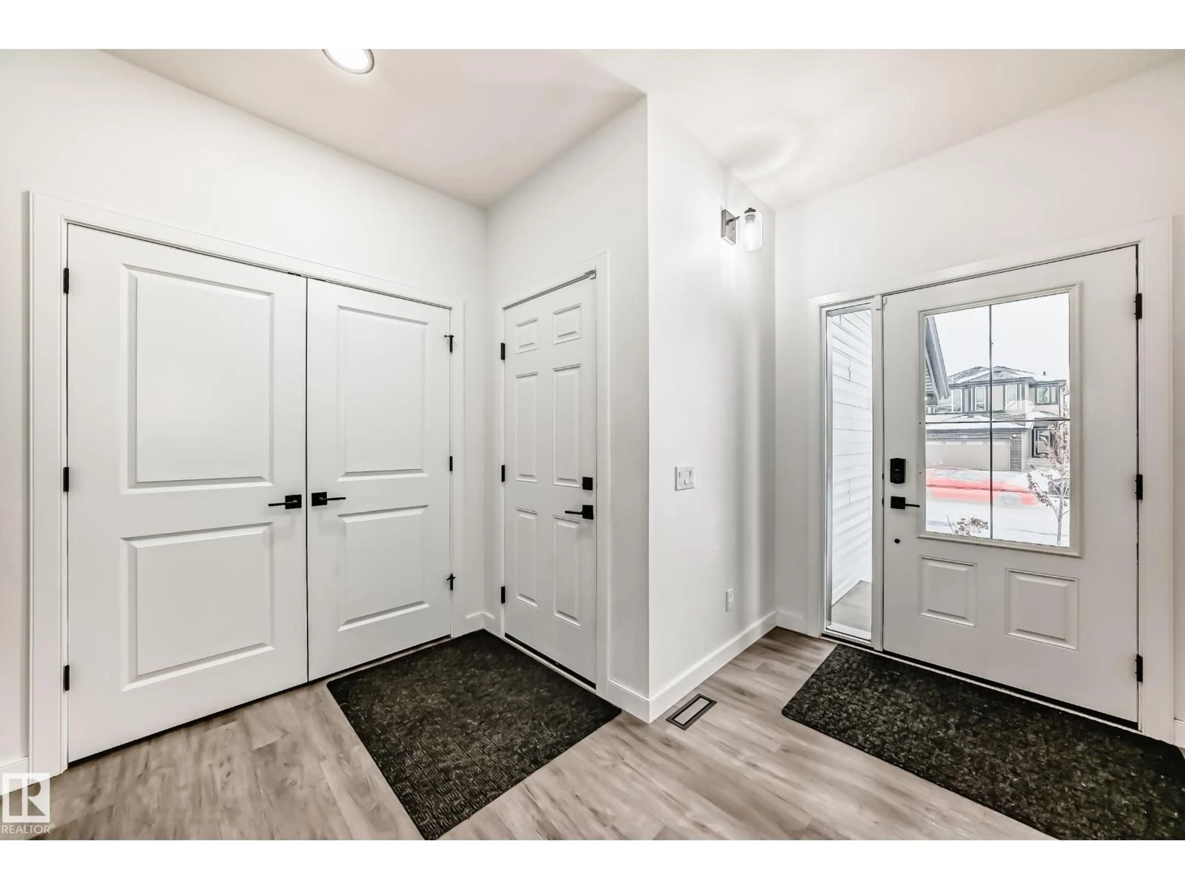 Indoor entryway for 3247 CHERNOWSKI WY, Edmonton Alberta T6W5H2