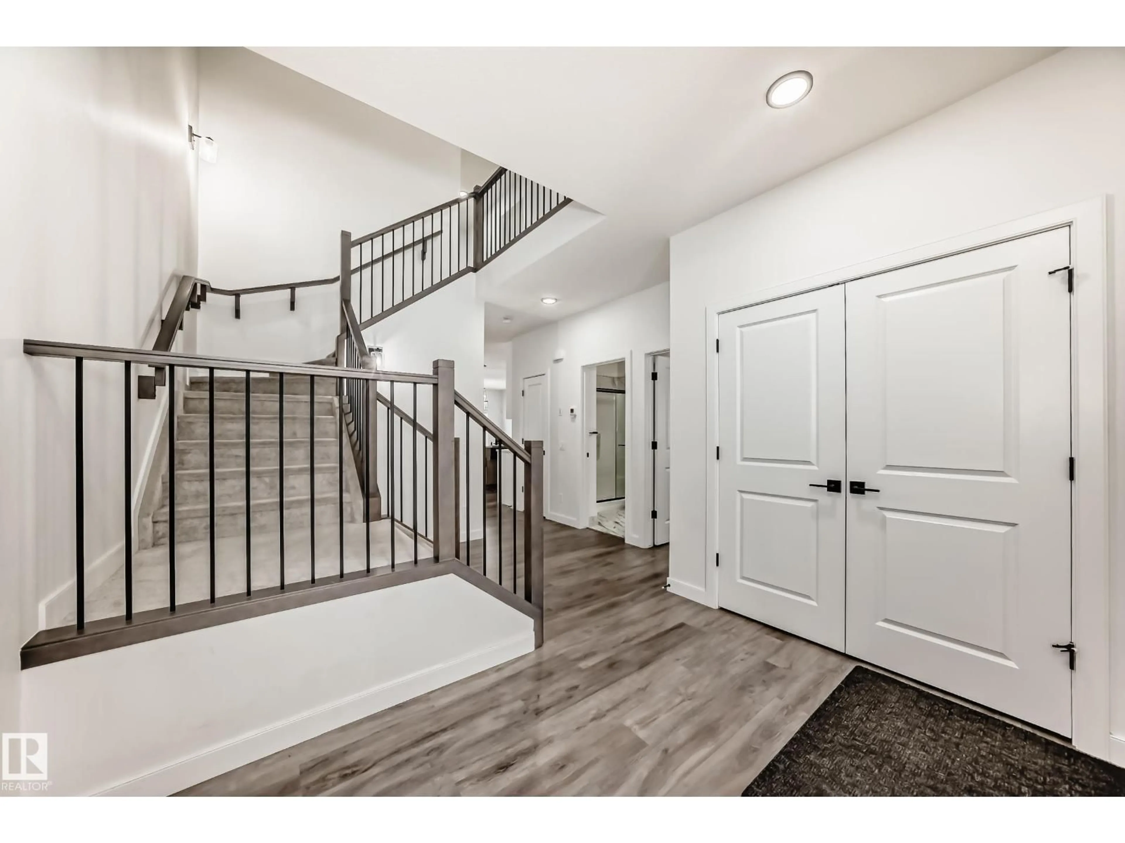 Indoor entryway for 3247 CHERNOWSKI WY, Edmonton Alberta T6W5H2