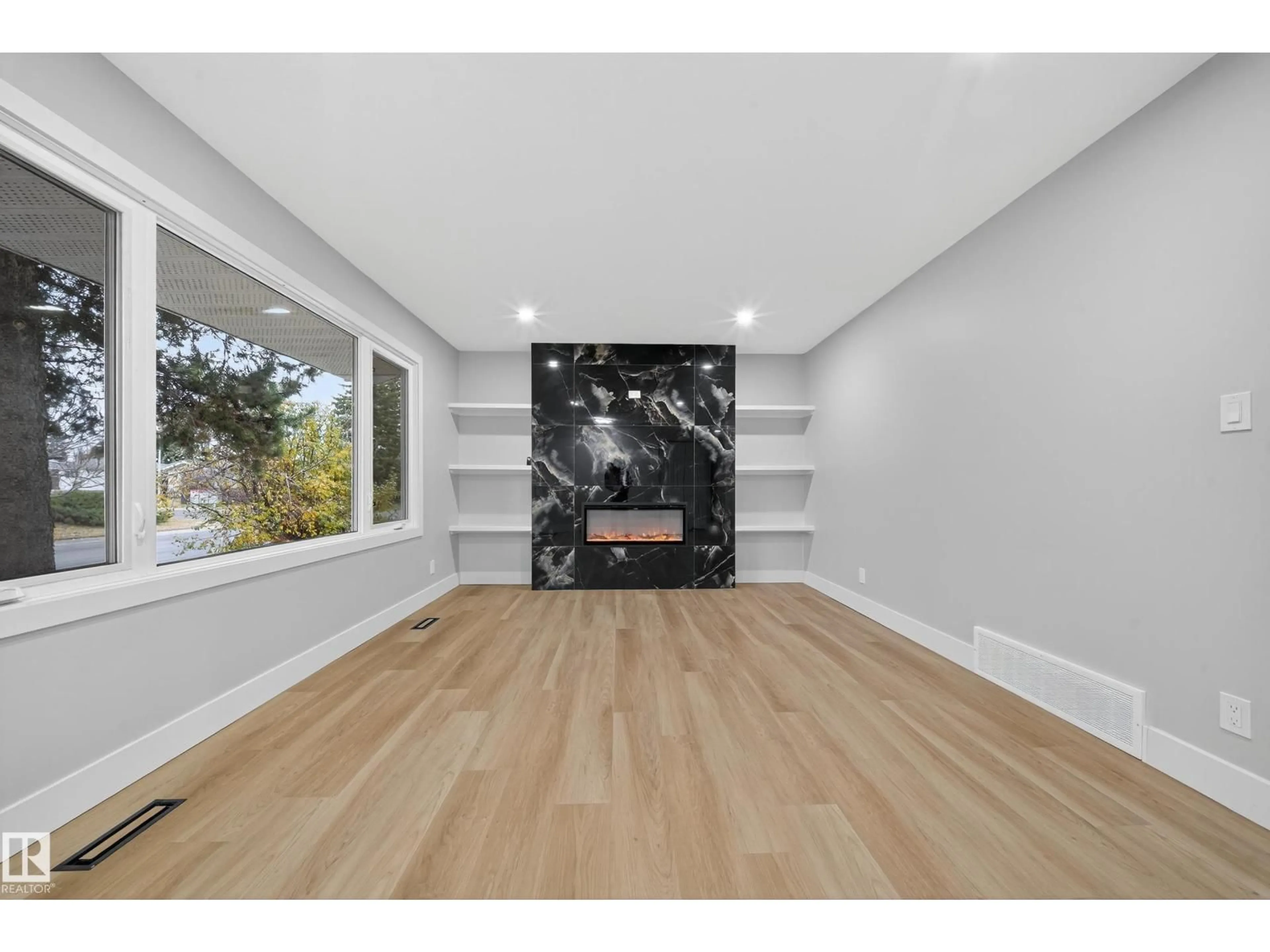 A pic of a room for 7820 22 AV, Edmonton Alberta T6K2E3