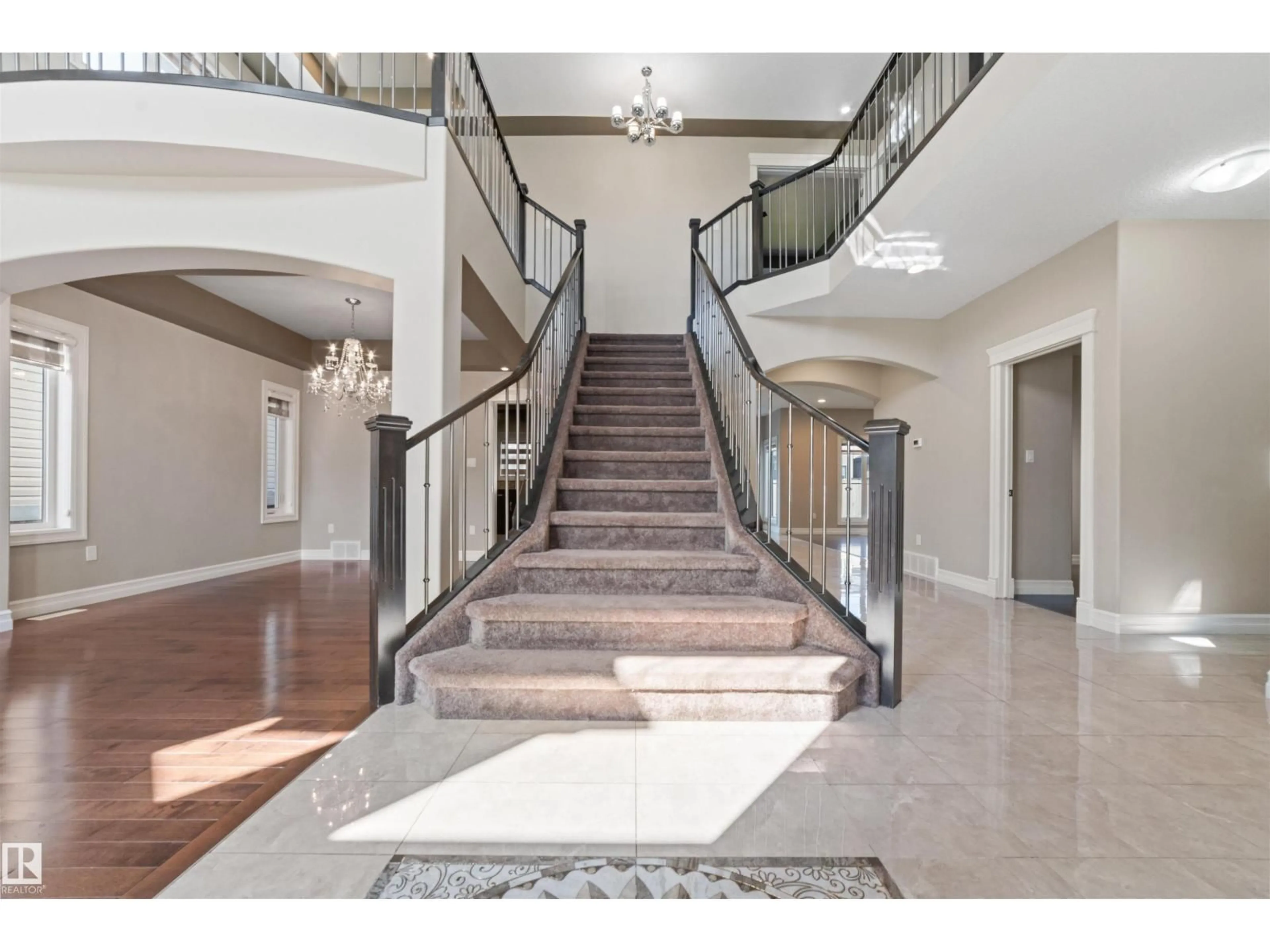 Indoor foyer for 1721 ADAMSON CR, Edmonton Alberta T6W1Z4