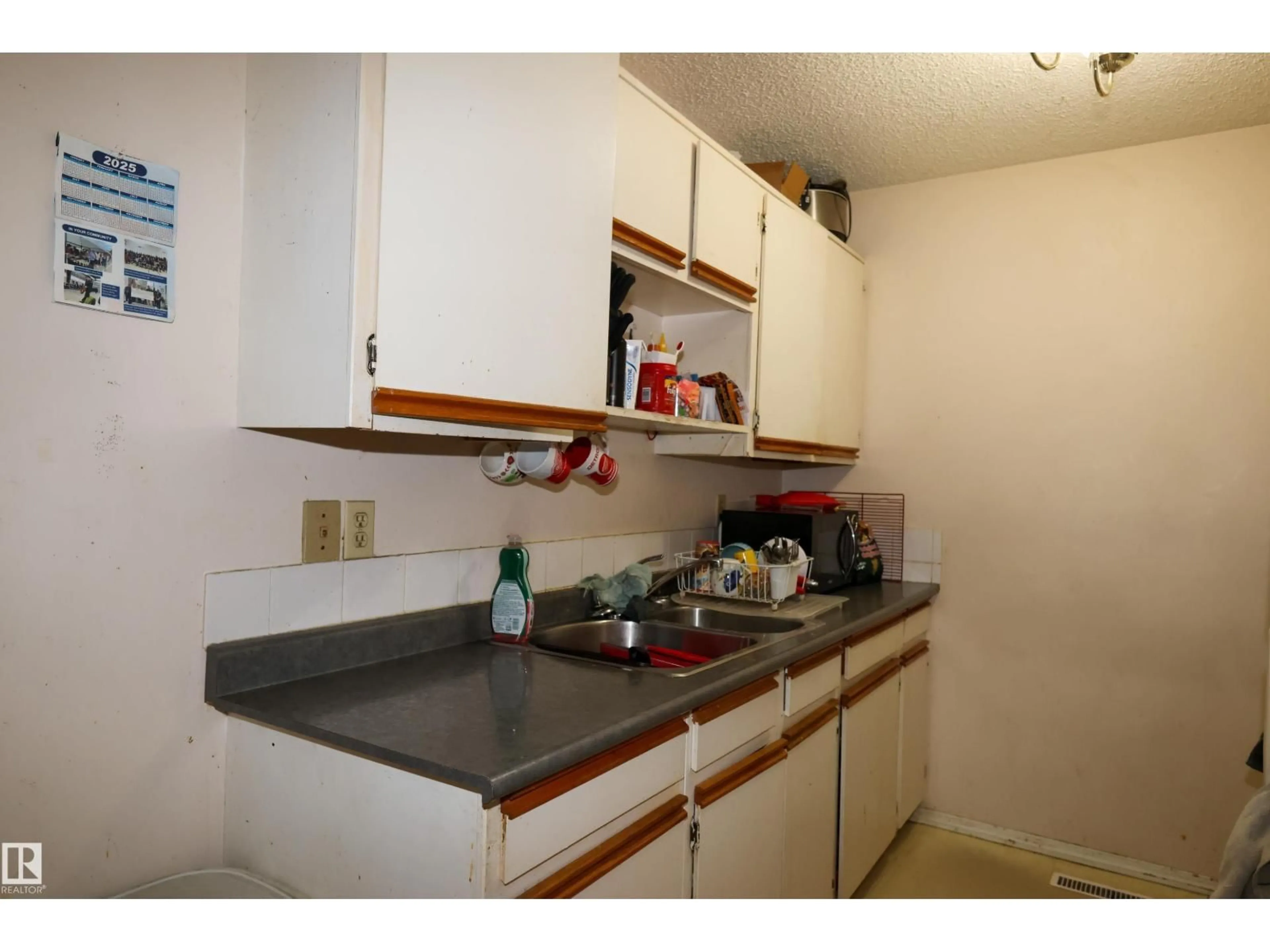 Standard kitchen, unknown for 9704 104 ST, Morinville Alberta T8R1C8