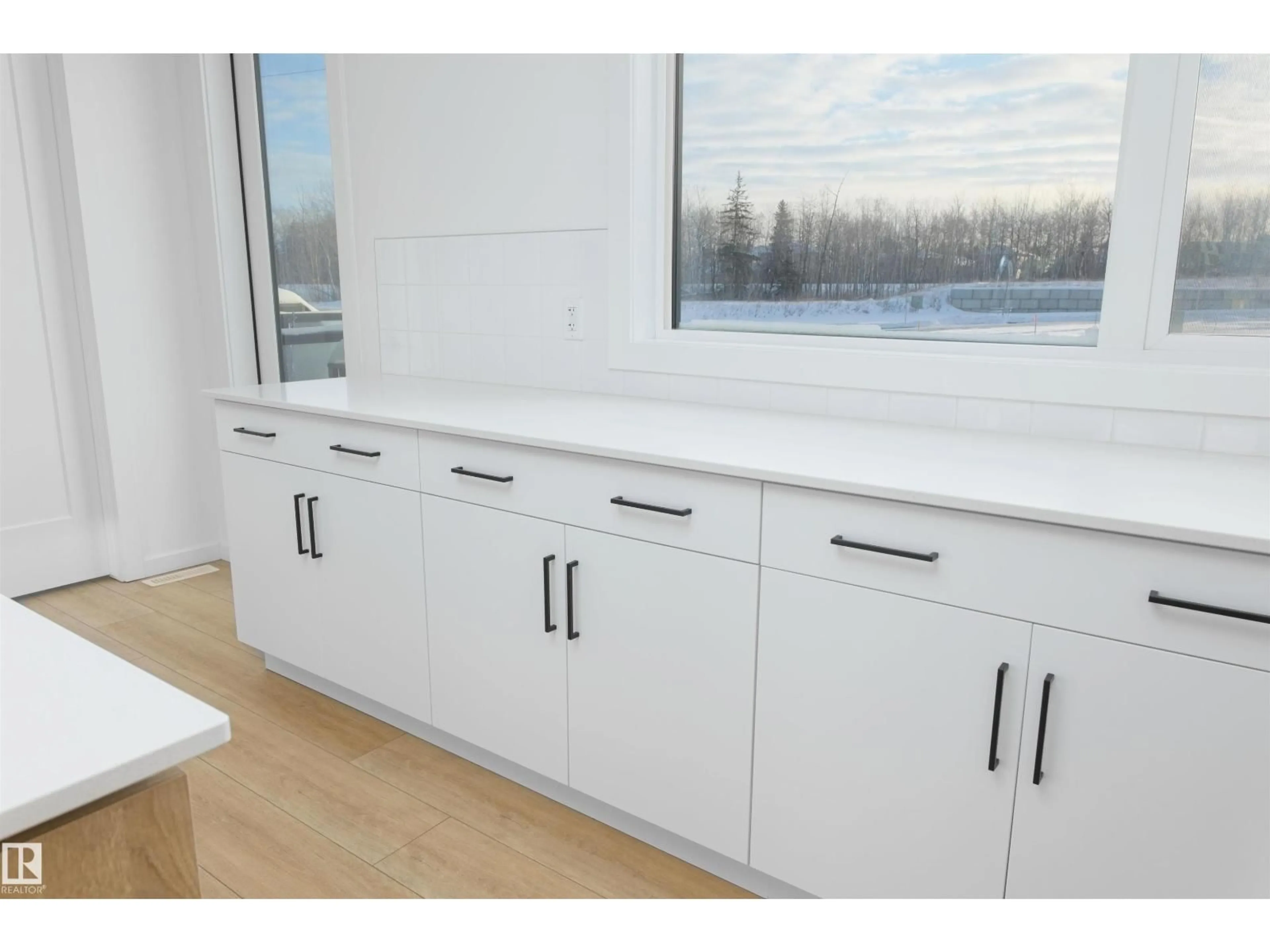 Contemporary kitchen, unknown for 5 - 4 RONDEAU DR, St. Albert Alberta T8N7X8