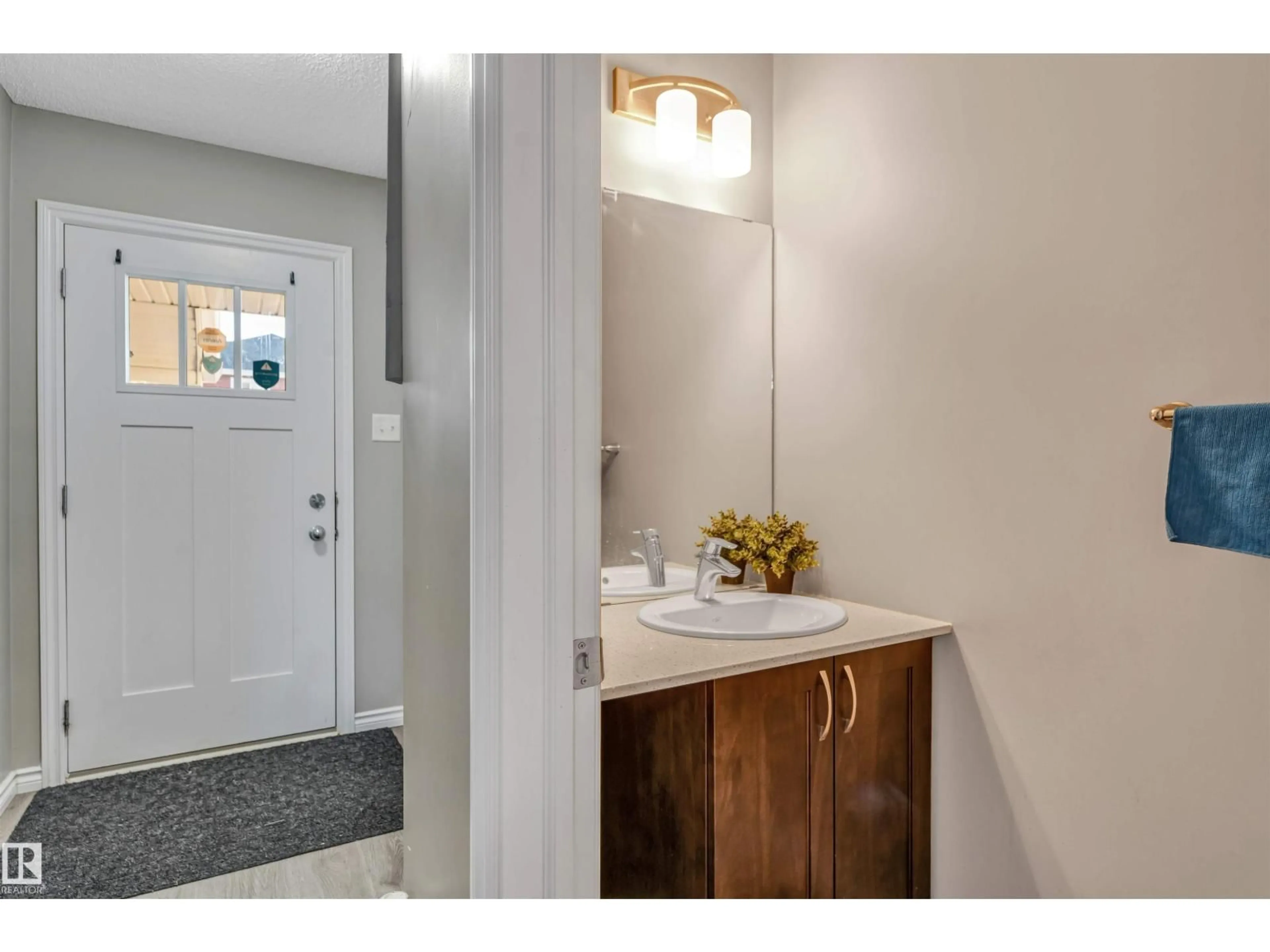 Standard bathroom, ceramic/tile floor for 559 EBBERS WY, Edmonton Alberta T5Y3Y8