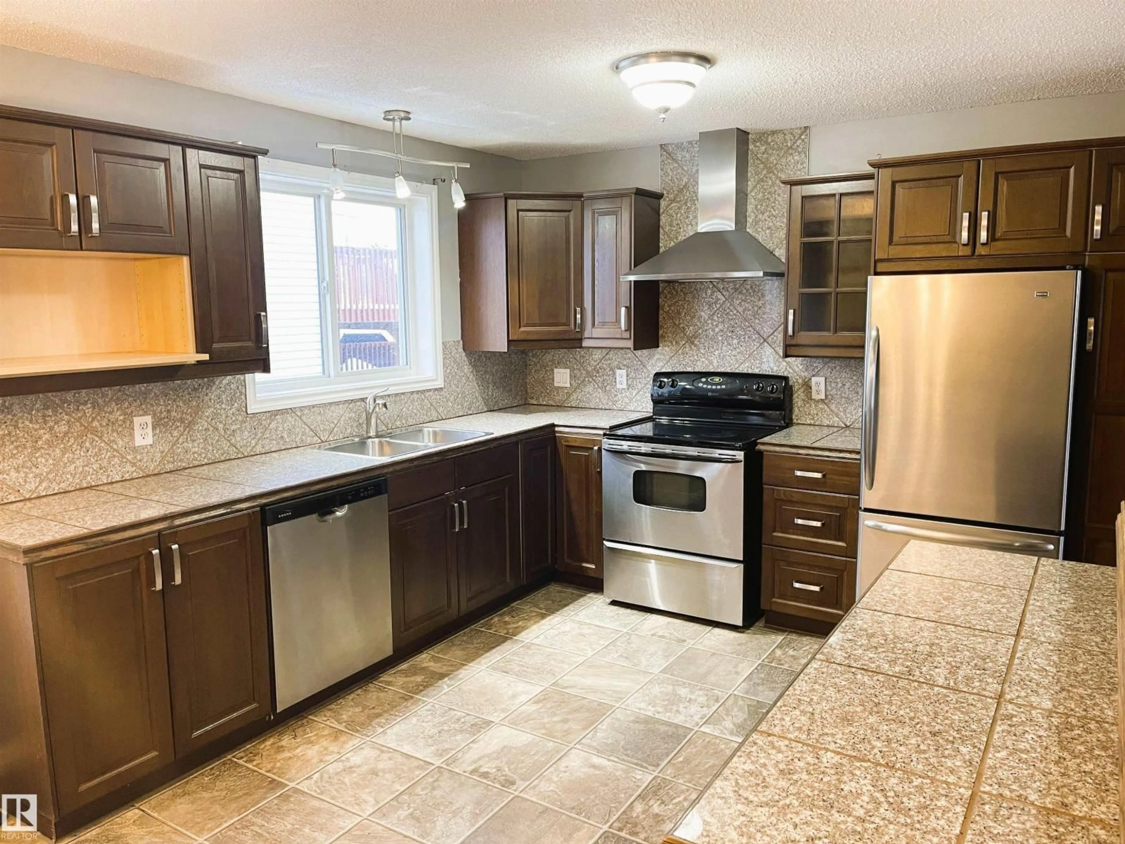 Open concept kitchen, ceramic/tile floor for 5111 49 AVE, Ardmore Alberta T0A0B0