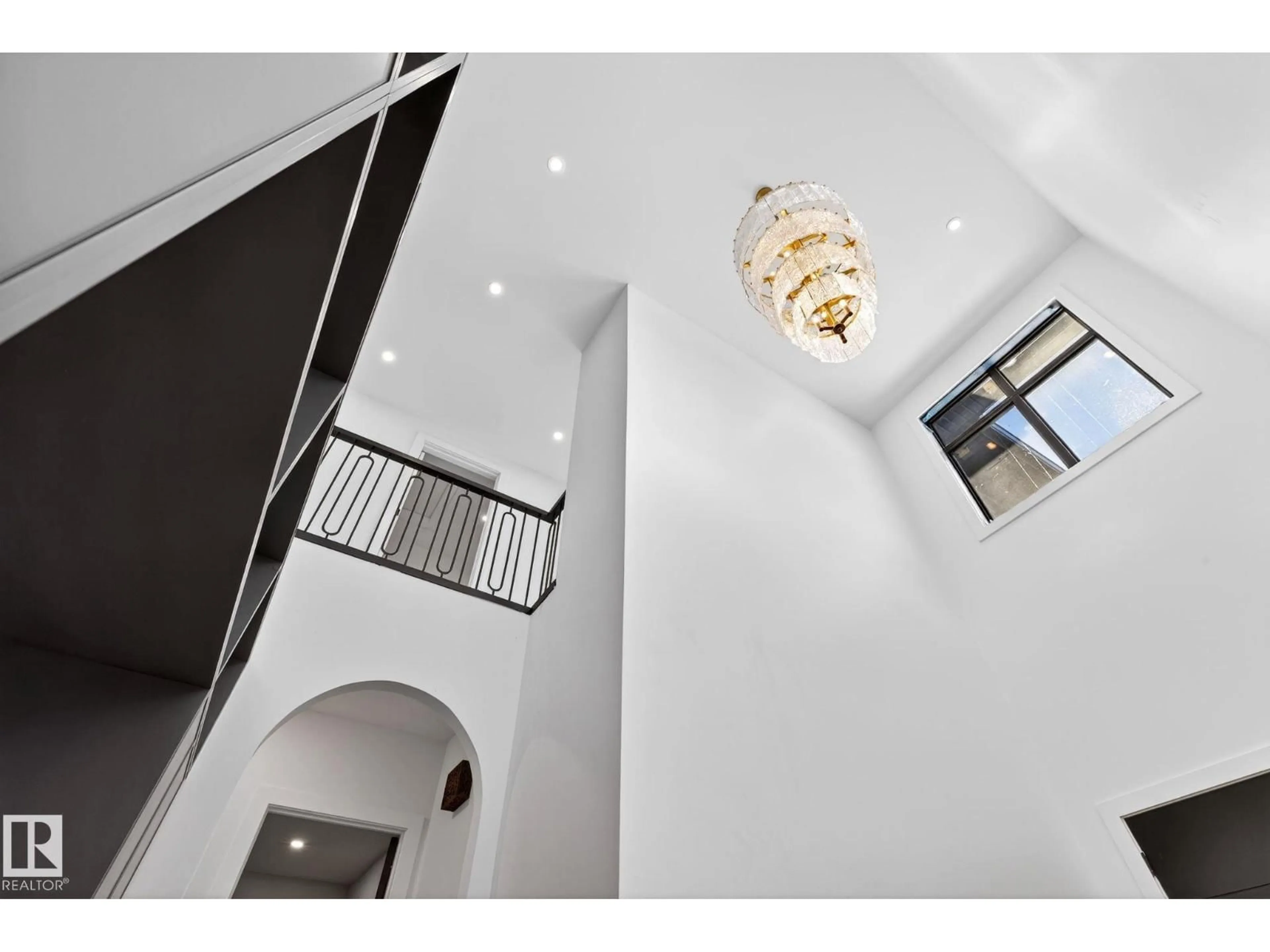 Indoor foyer for 1926 AINSLIE LINK, Edmonton Alberta T6W2L9