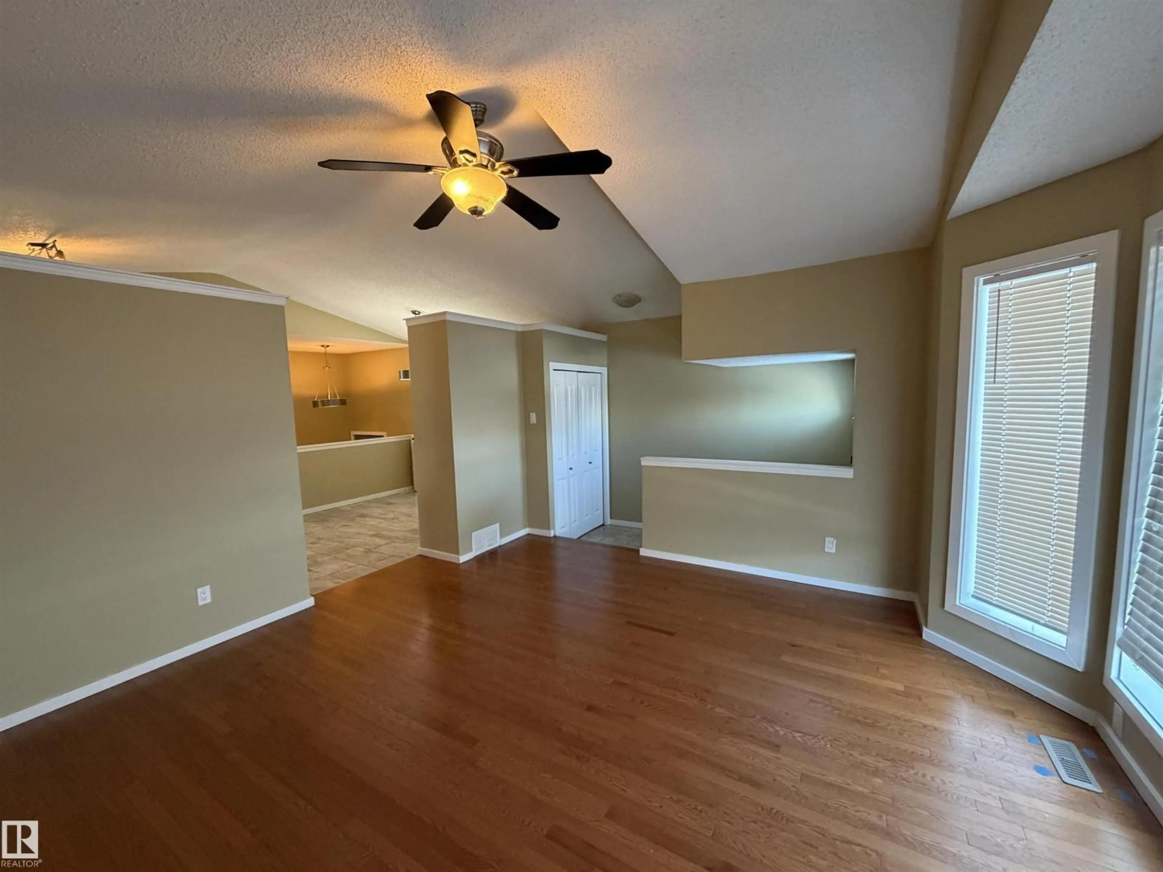 A pic of a room for 14827 47 ST, Edmonton Alberta T5Y2X3