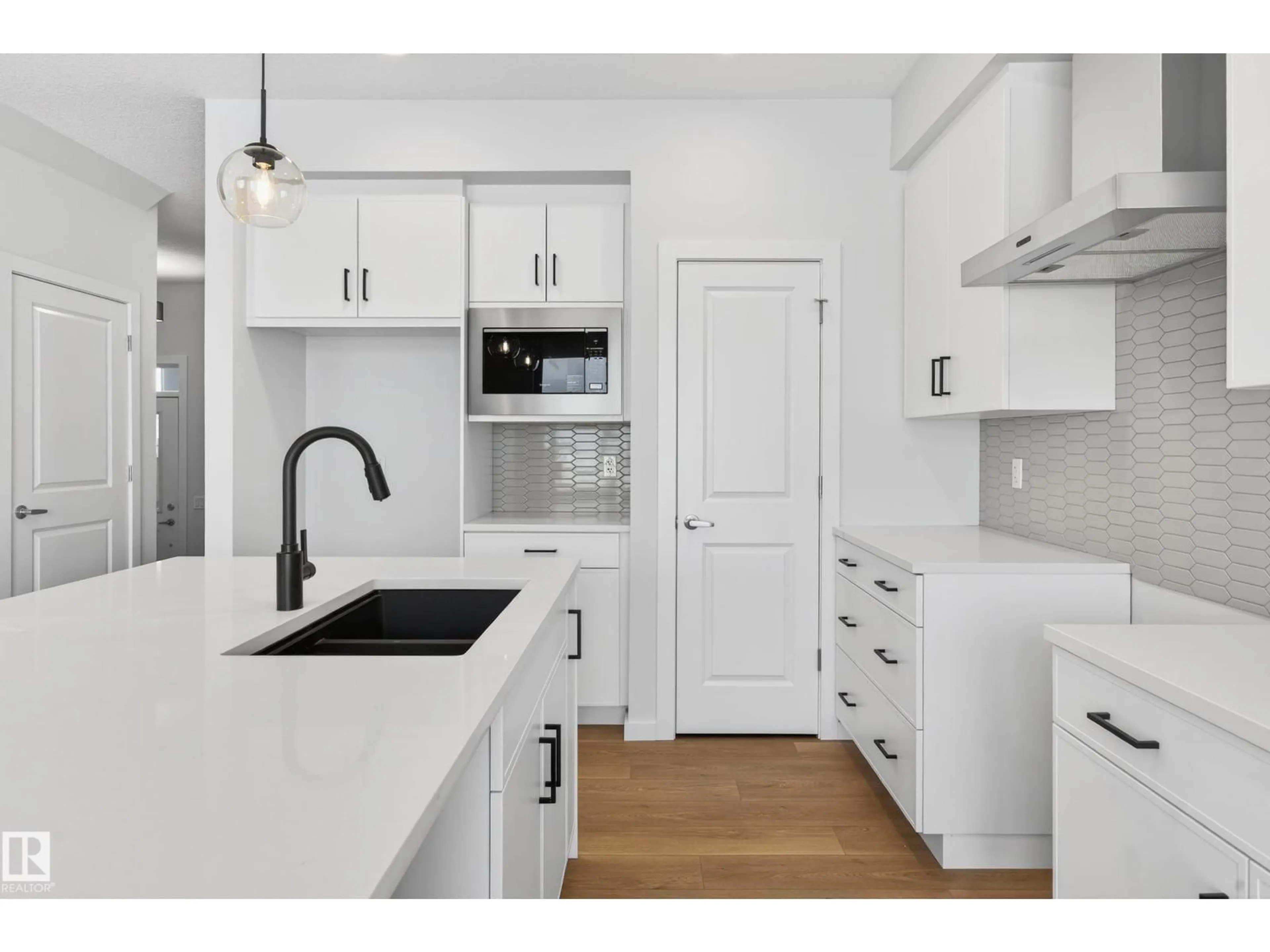 Open concept kitchen, ceramic/tile floor for 5008 72 ST, Beaumont Alberta T4X3E6