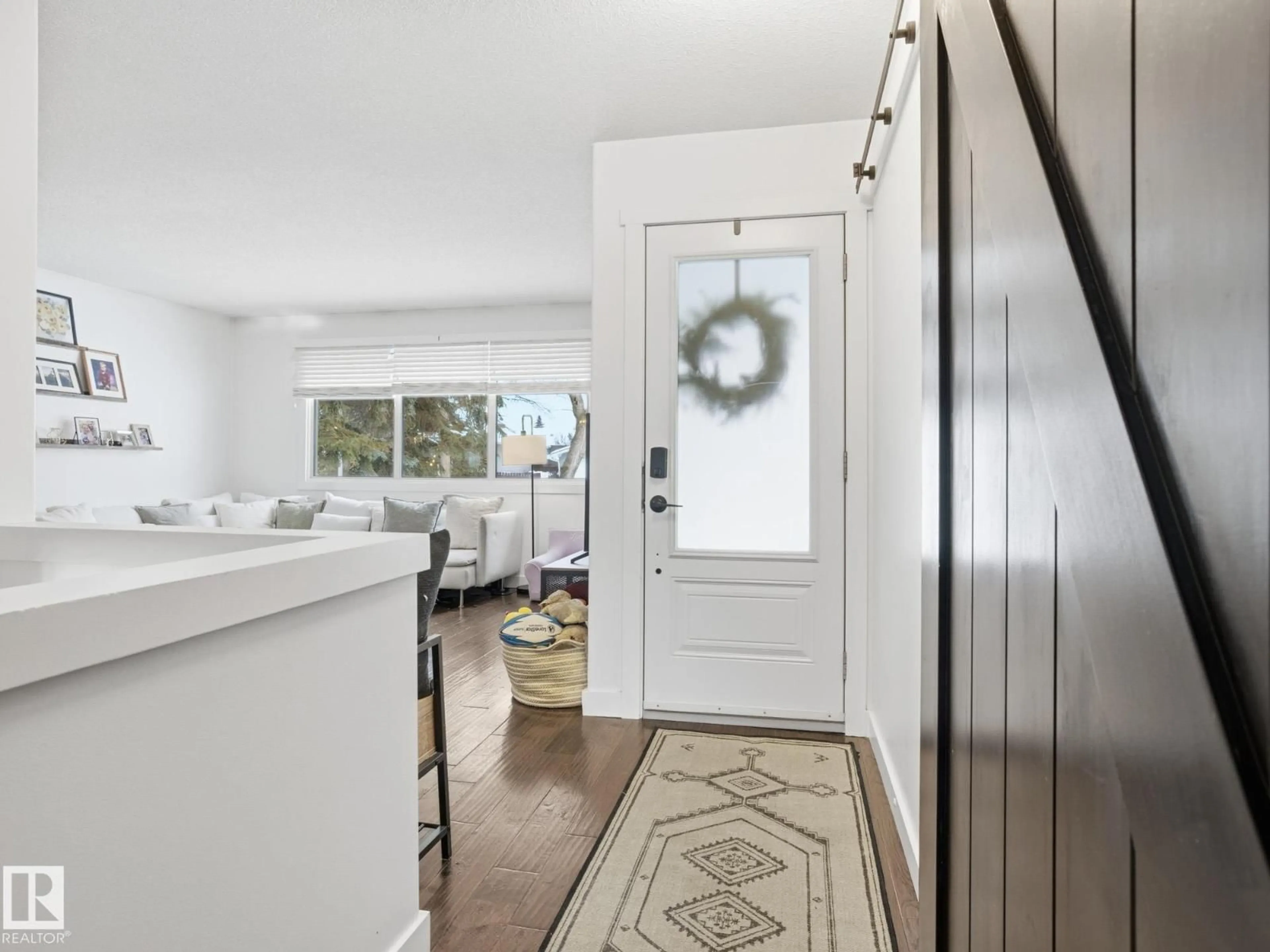 Indoor entryway for 11 LEDDY AV, St. Albert Alberta T8N1T2
