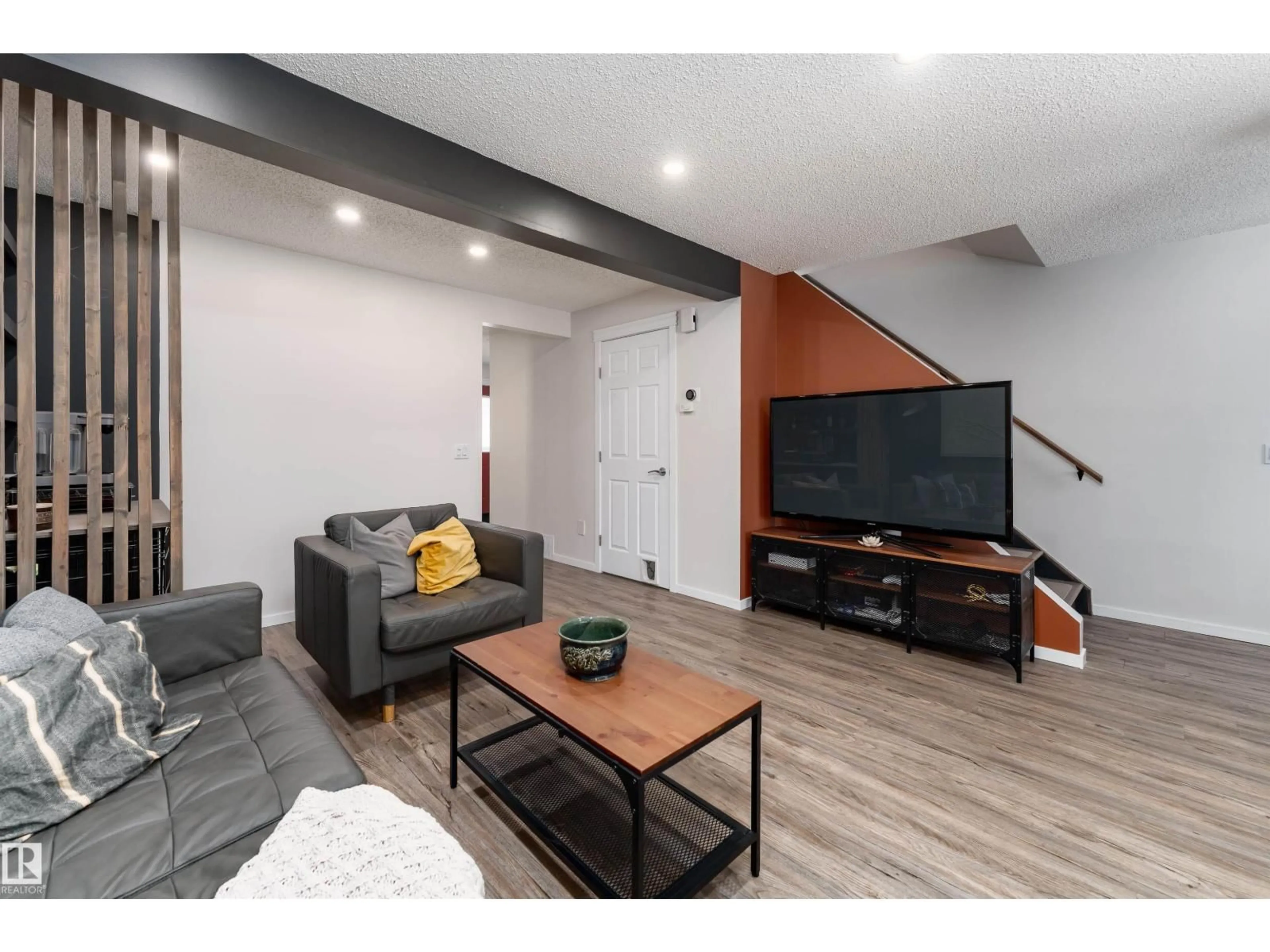 Living room with furniture, unknown for 425 KIRKPATRICK CR, Edmonton Alberta T6L5C9