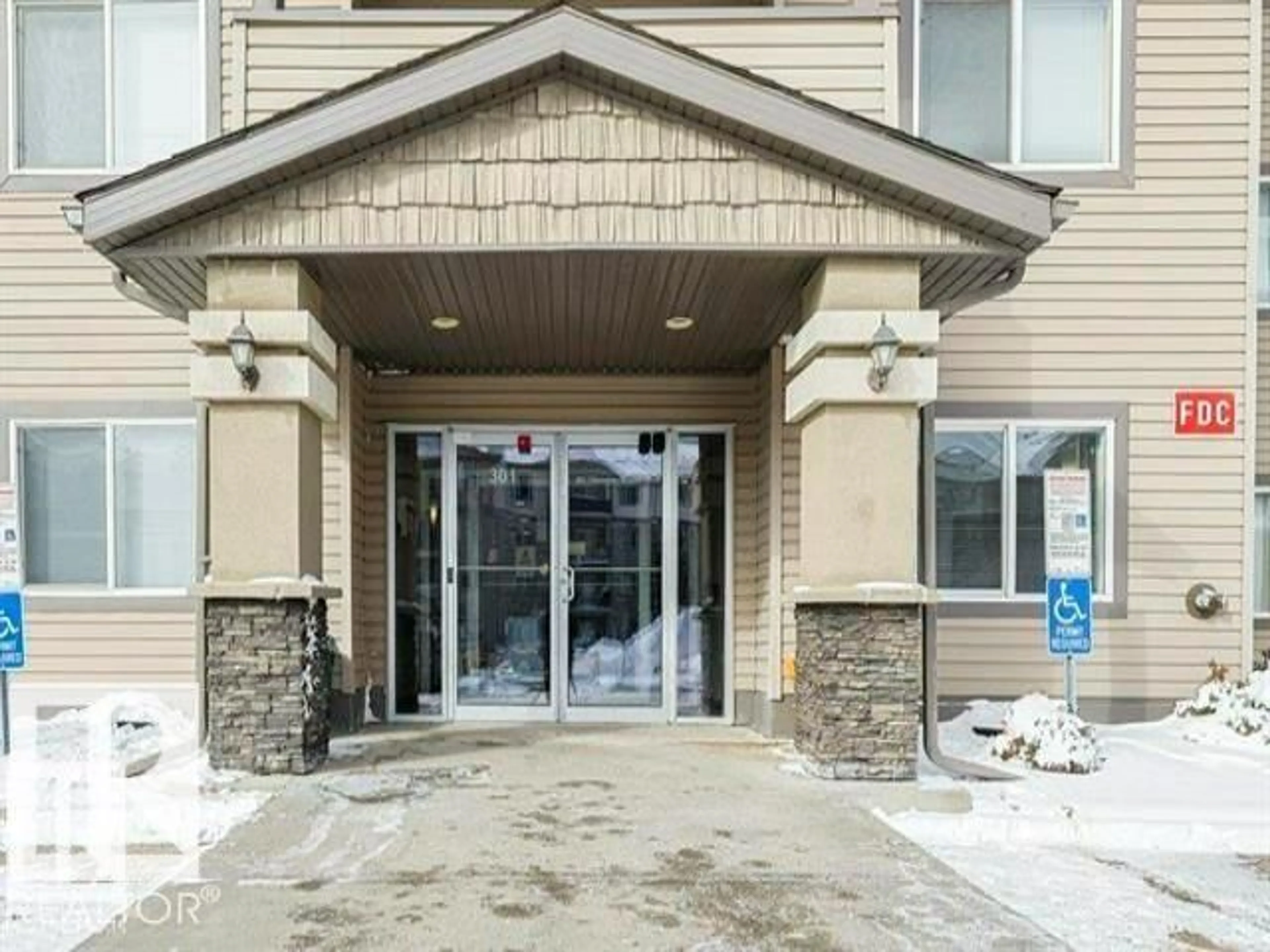 Indoor foyer for 301 - 443 CLAREVIEW STATION DR, Edmonton Alberta T5Y0J4