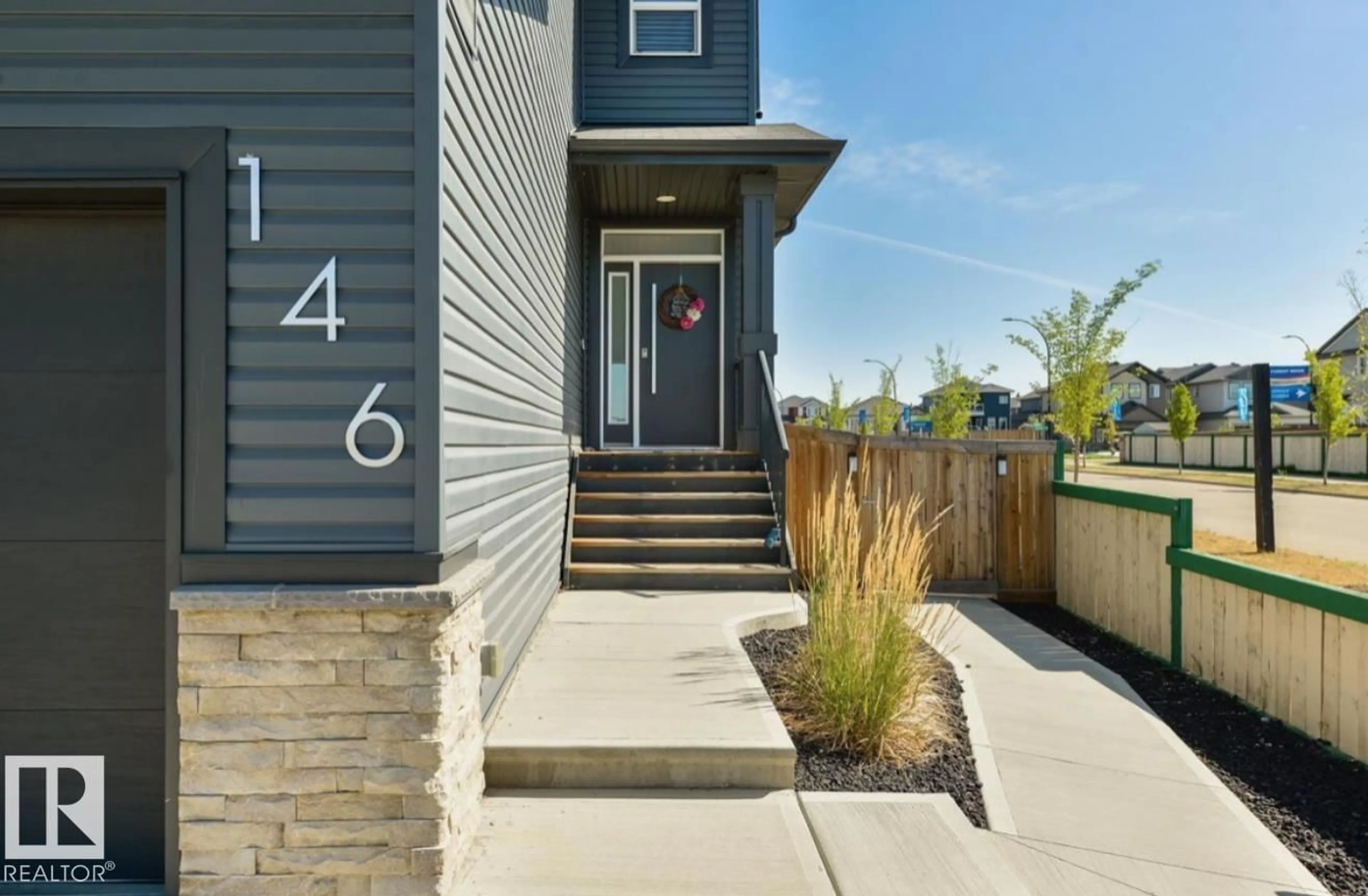 Indoor entryway for 146 CARAGANA WY, Fort Saskatchewan Alberta T8L0P4